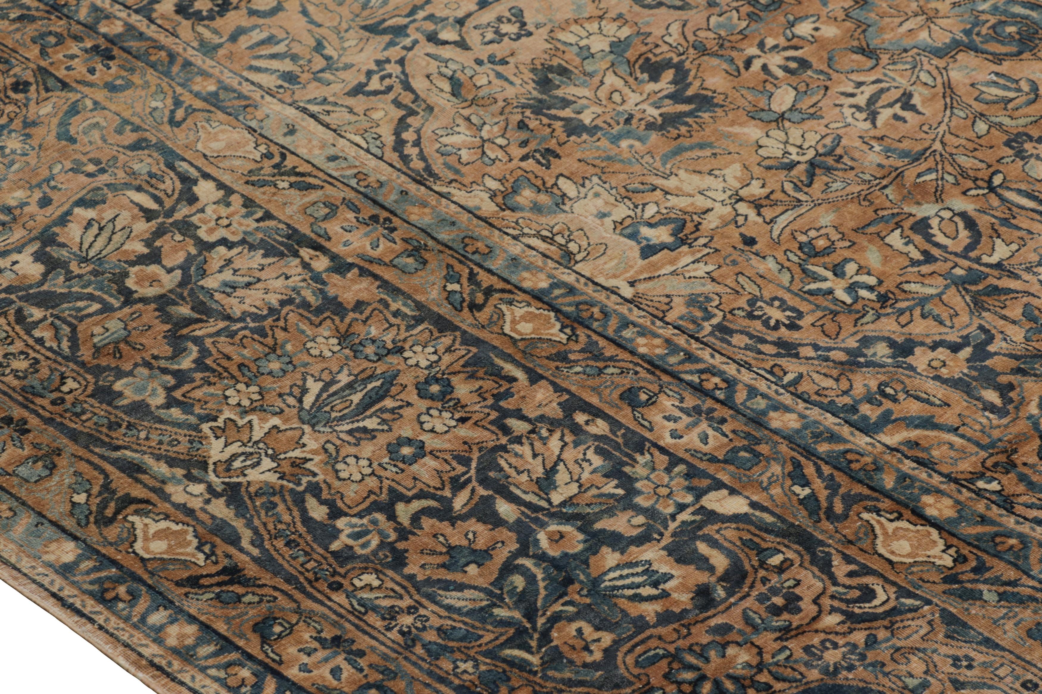 Tapis persan antique Kerman Lavar à motifs floraux bleu, beige et marron Excellent état - En vente à Long Island City, NY