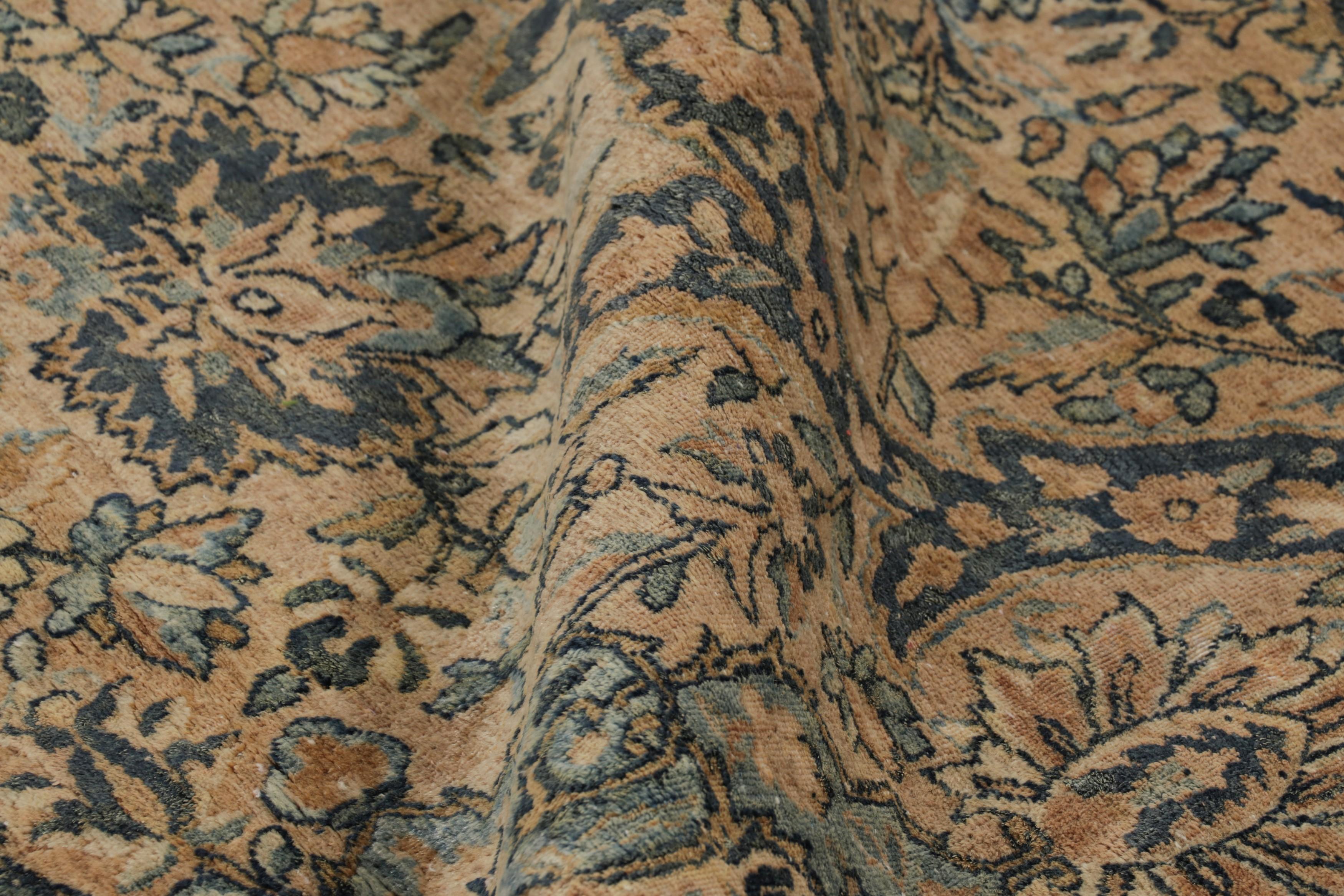 Laine Tapis persan antique Kerman Lavar à motifs floraux bleu, beige et marron en vente