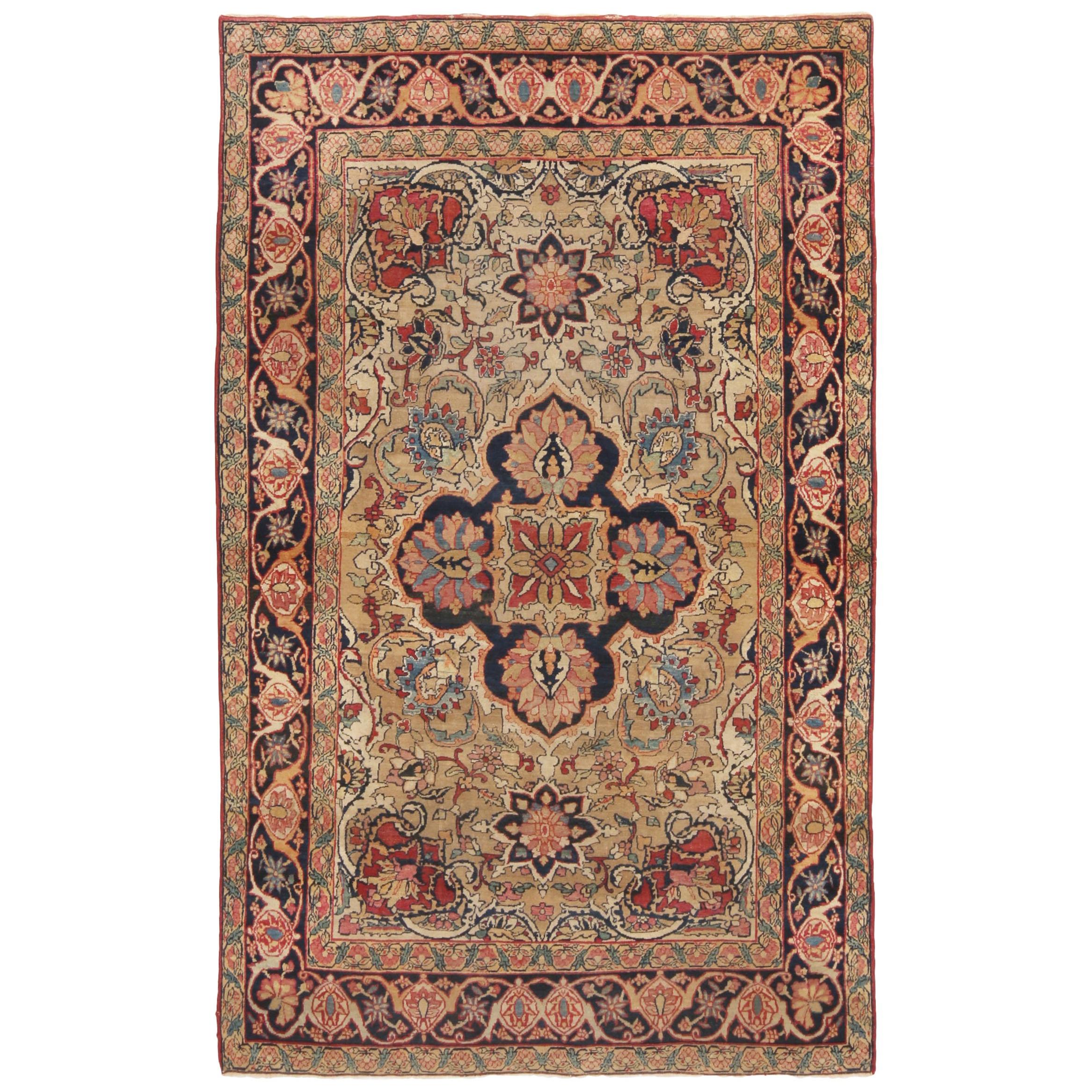 Antiker antiker Kerman Lavar Persischer Teppich aus Wolle in Rosa und Beige von Teppich & Kelim im Angebot
