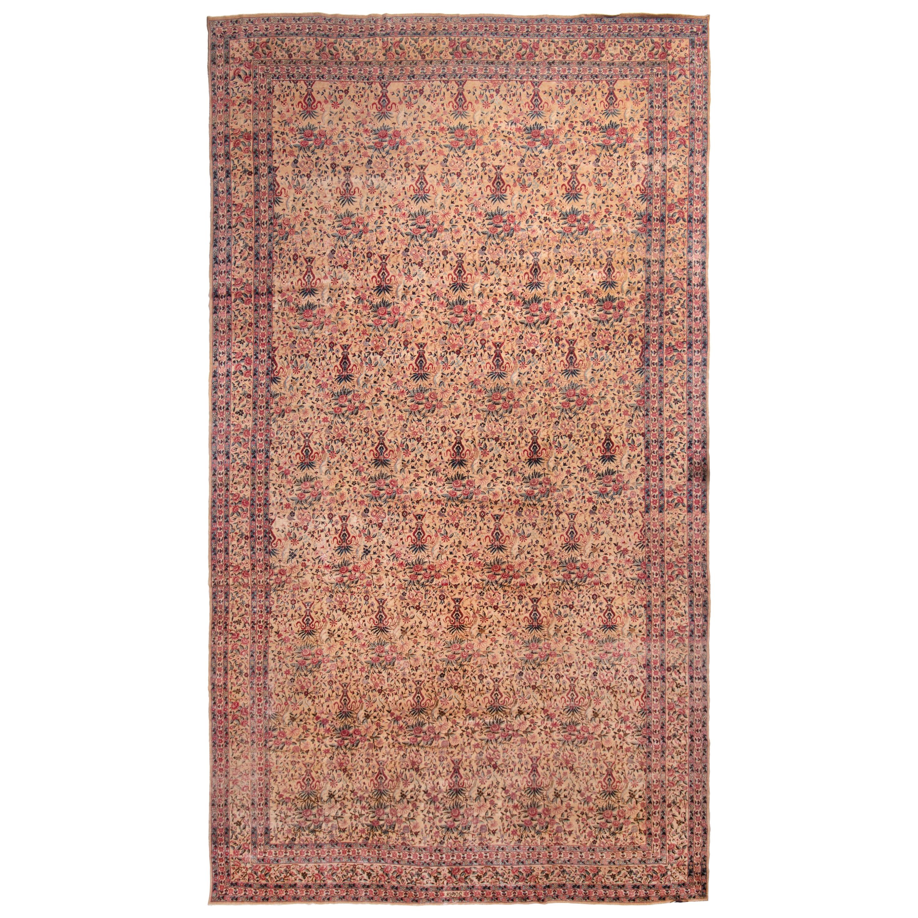 Antiquity Kerman Lavar Purple Red Wool Rug All-Over Floral Pattern (Tapis de laine violet et rouge)