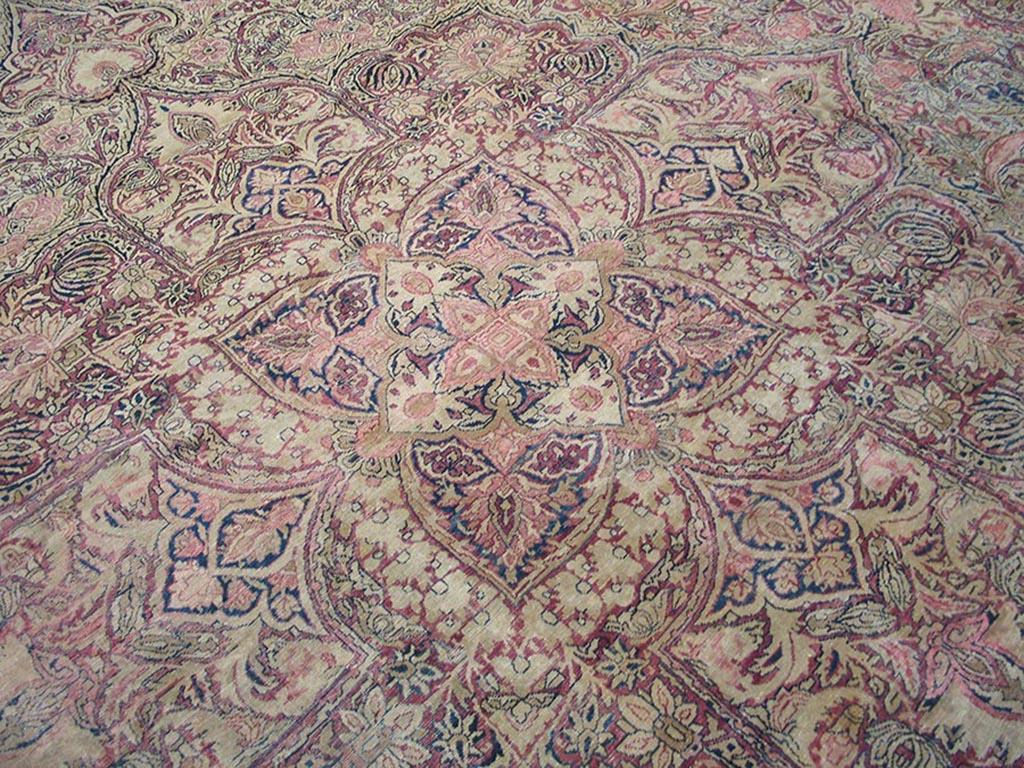 Persischer Laver Kerman-Teppich des späten 19. Jahrhunderts ( 14' x 17' - 427 x 518 cm) (Handgeknüpft) im Angebot