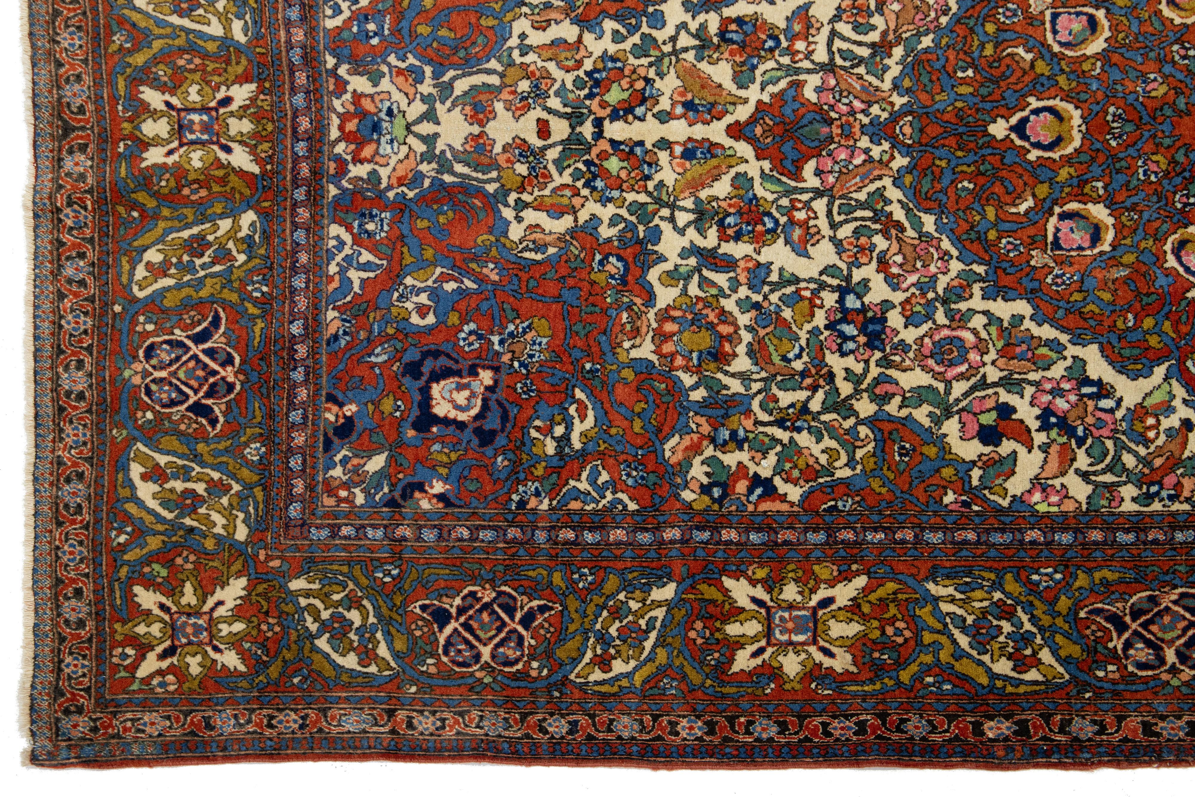 Noué à la main Ancien tapis persan Kerman en laine beige avec un motif de rosette en vente