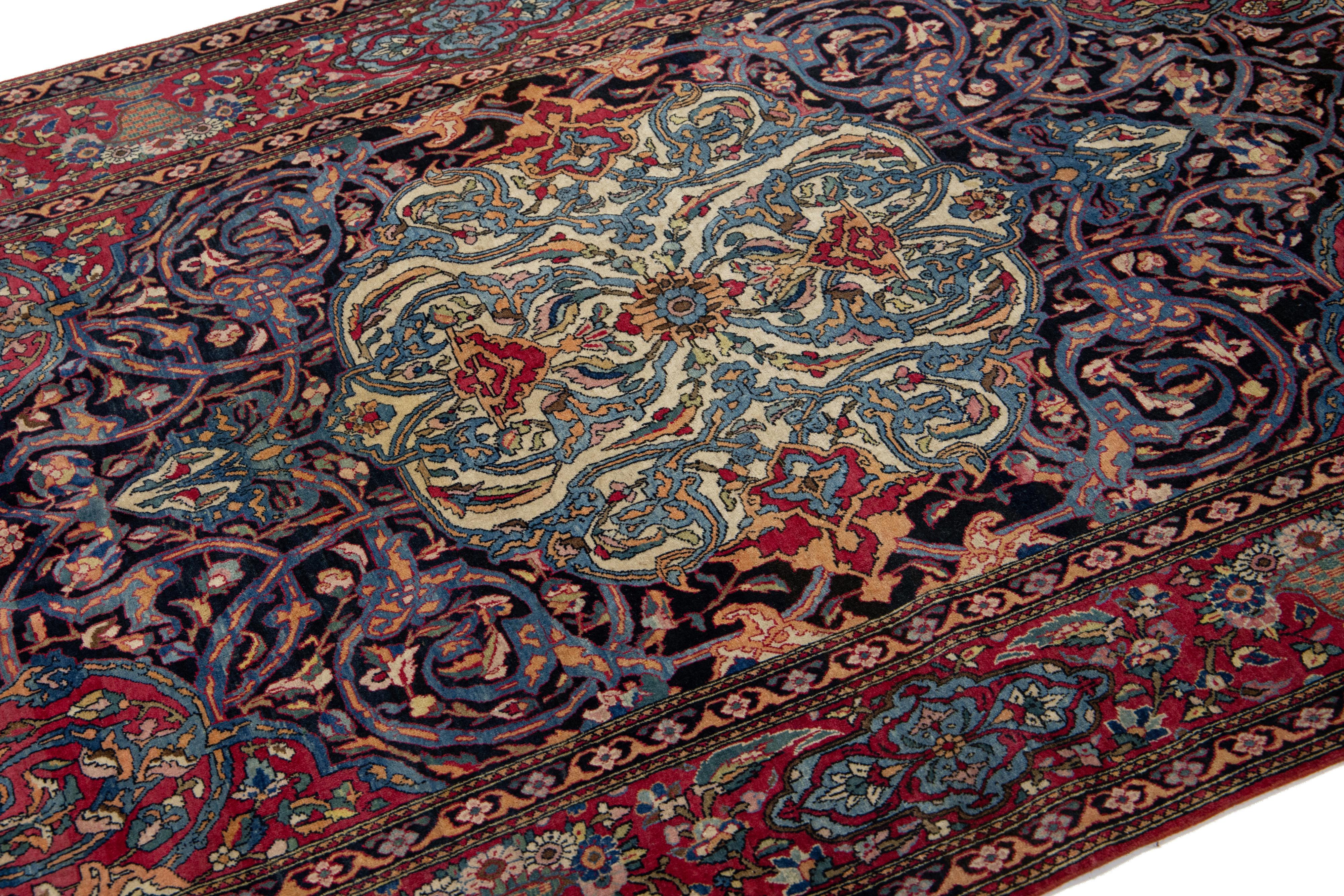Perse Ancien tapis persan Kerman en laine bleu marine avec un motif de rosette en vente