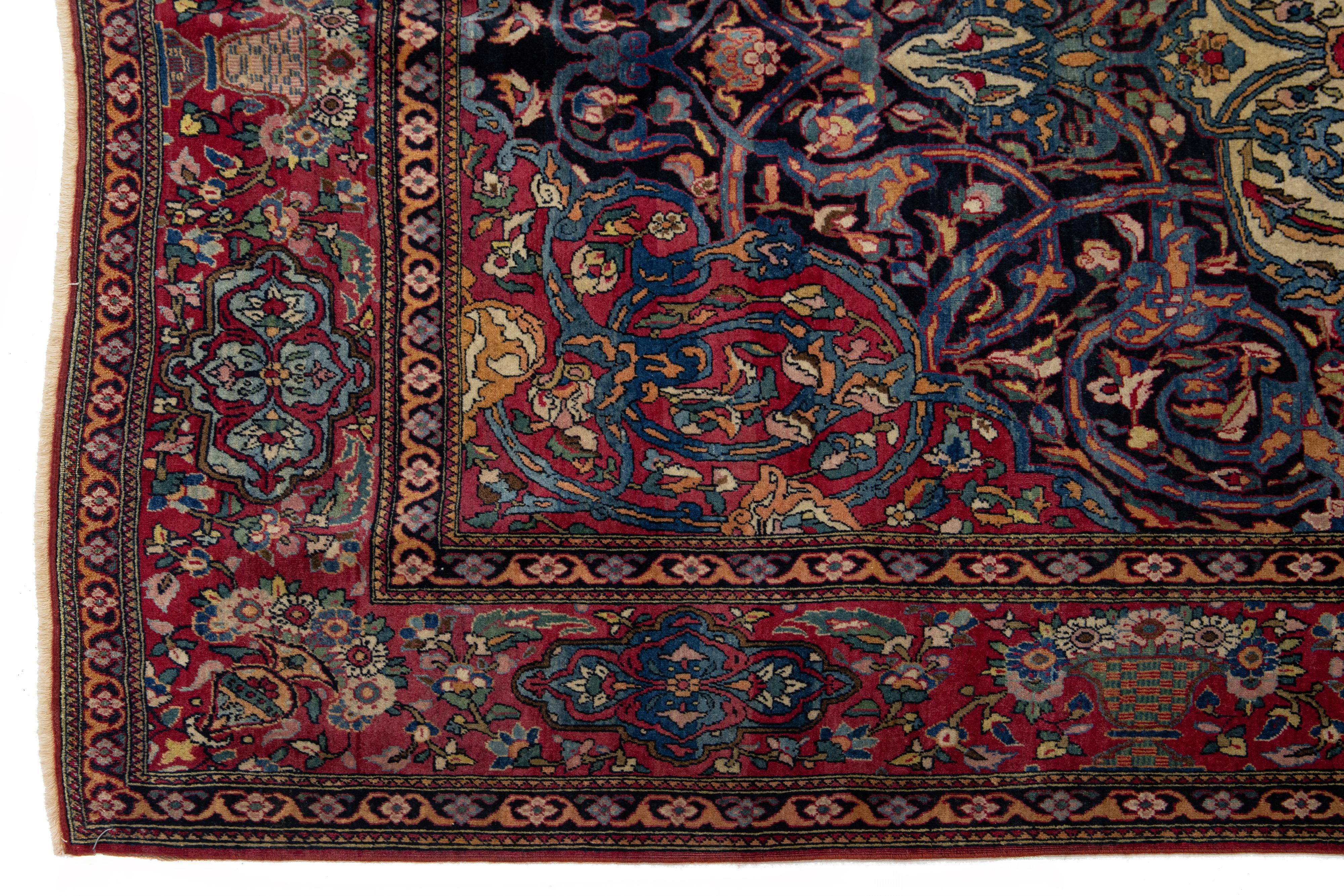 Ancien tapis persan Kerman en laine bleu marine avec un motif de rosette Bon état - En vente à Norwalk, CT