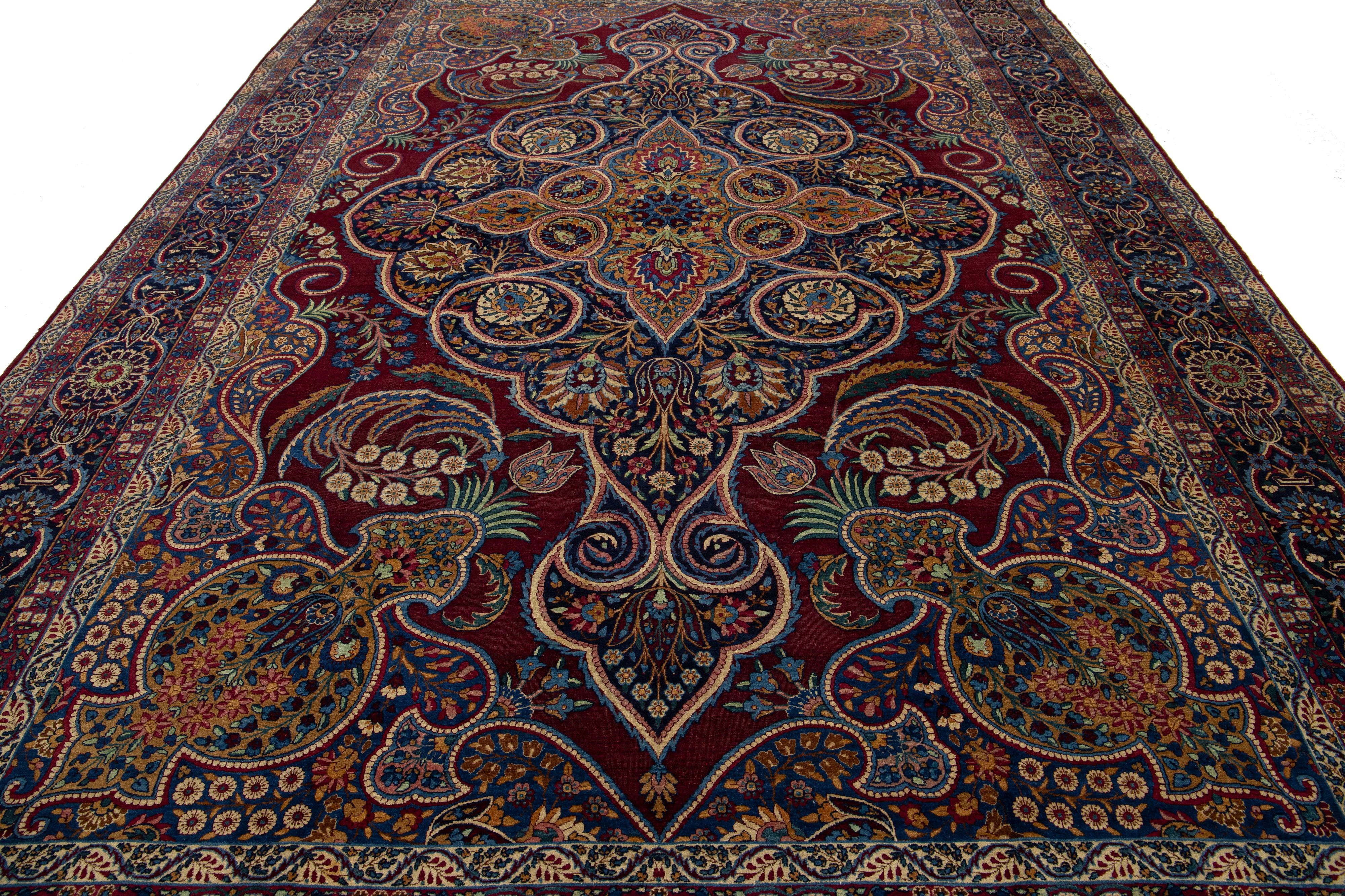 XIXe siècle Ancien tapis persan Kerman en laine rouge avec un motif floral multicolore en vente