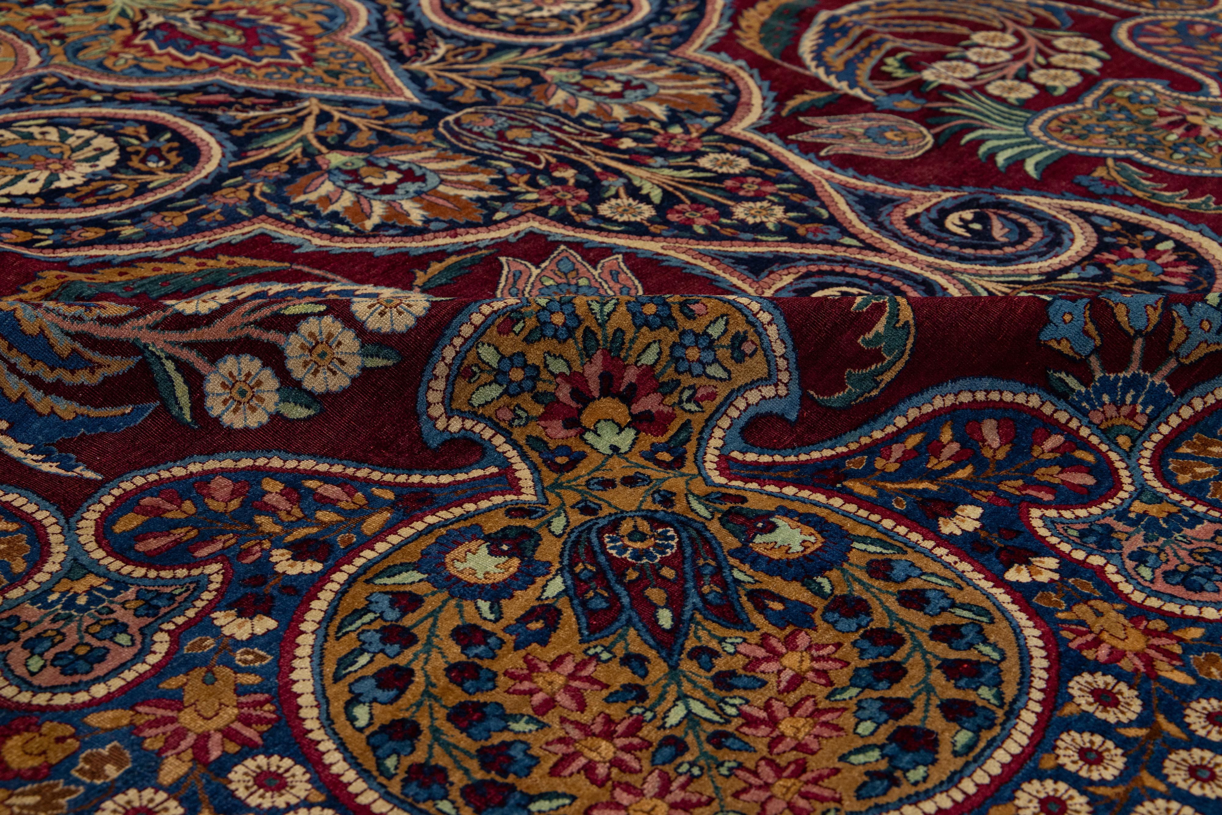 Ancien tapis persan Kerman en laine rouge avec un motif floral multicolore en vente 1