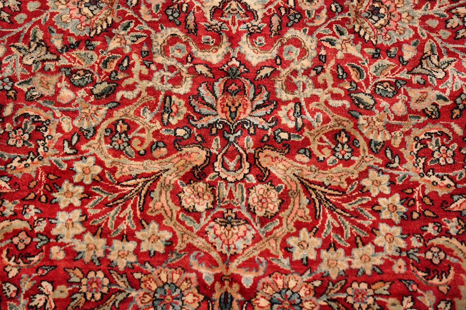 Antique Kerman Persian Rug. Size: 9 ft 9 in x 17 ft 3 in (2.97 m x 5.26 m) In Excellent Condition In New York, NY