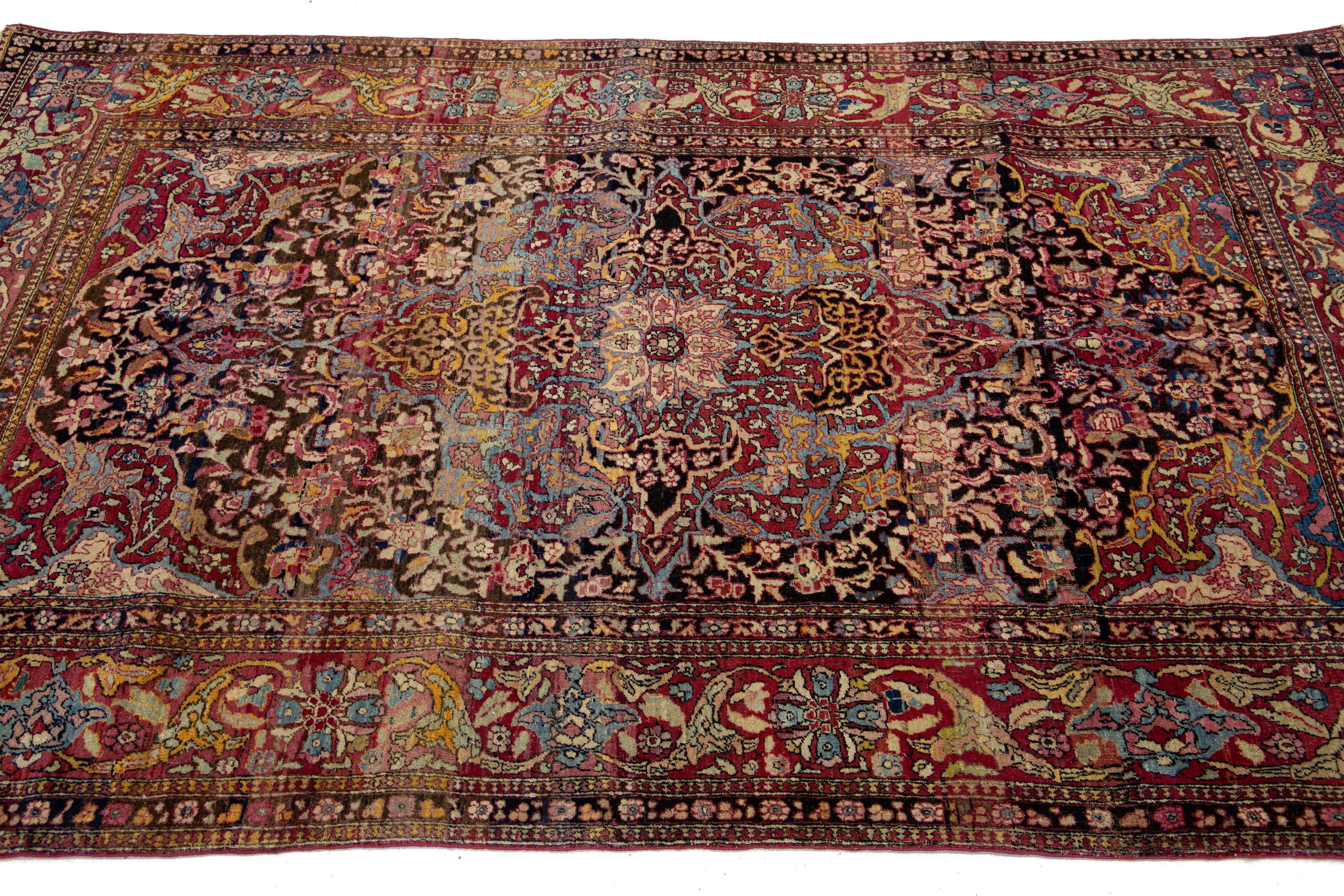 Perse Tapis persan ancien Kerman avec un motif floral multicolore sur toute sa surface en vente