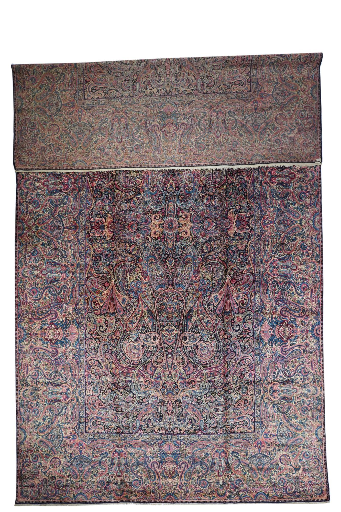 Antiker Kerman-Teppich 10'7'' x 19'2''.