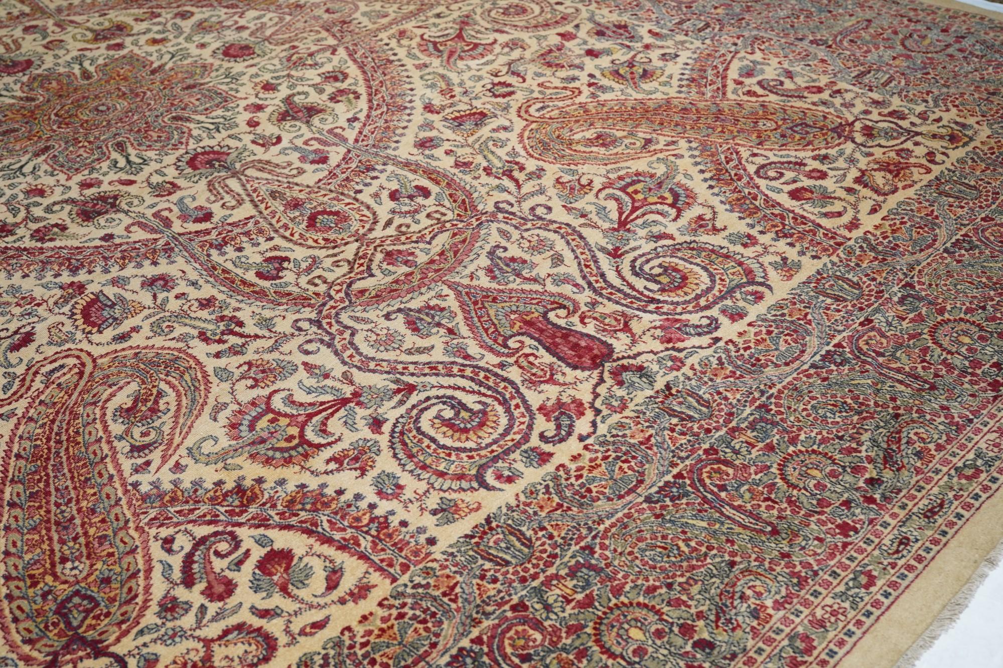 Antique Kerman Rug In Excellent Condition For Sale In New York, NY