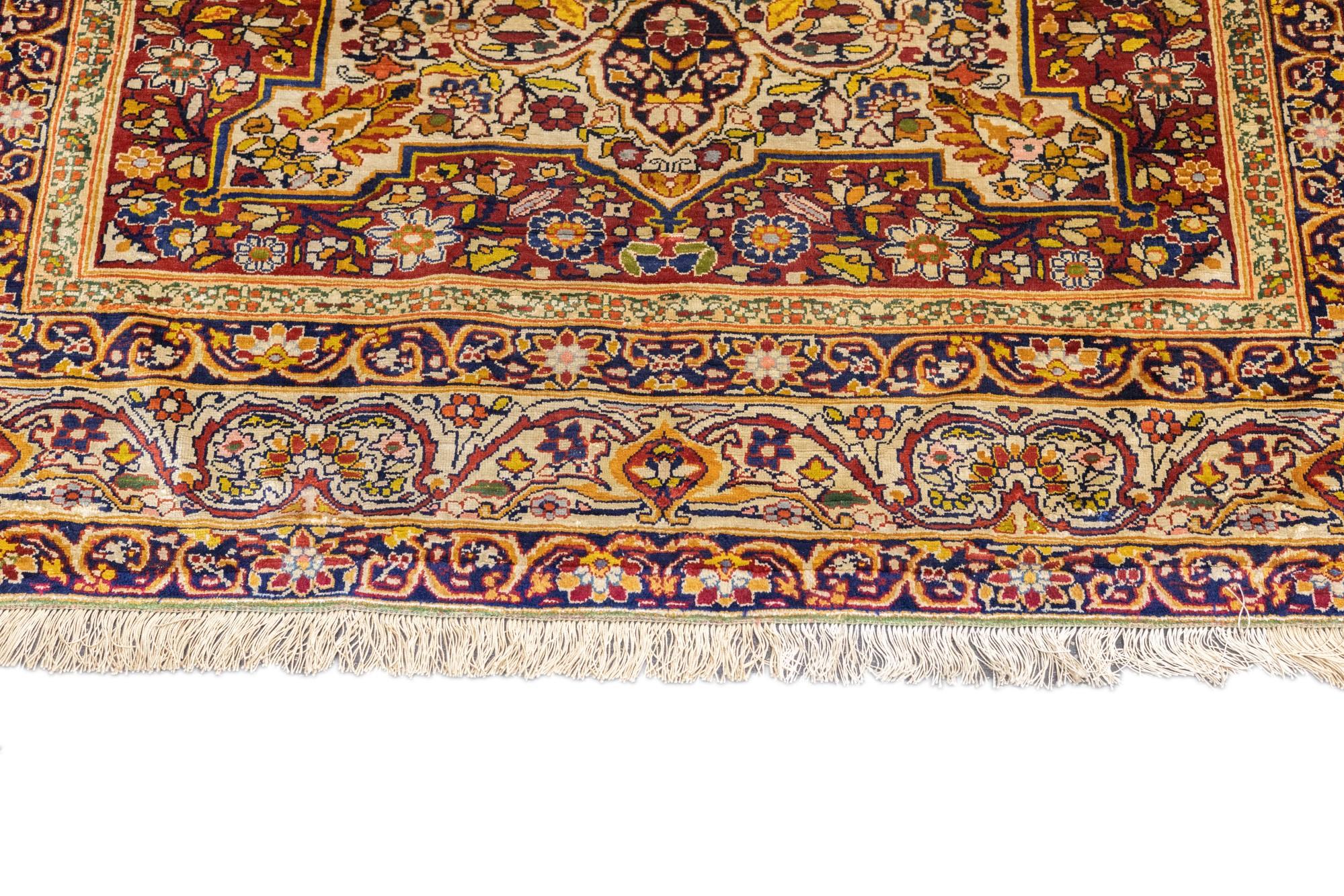 Antiker Kerman-Teppich 4'5'' x 6'3'' (Handgeknüpft) im Angebot
