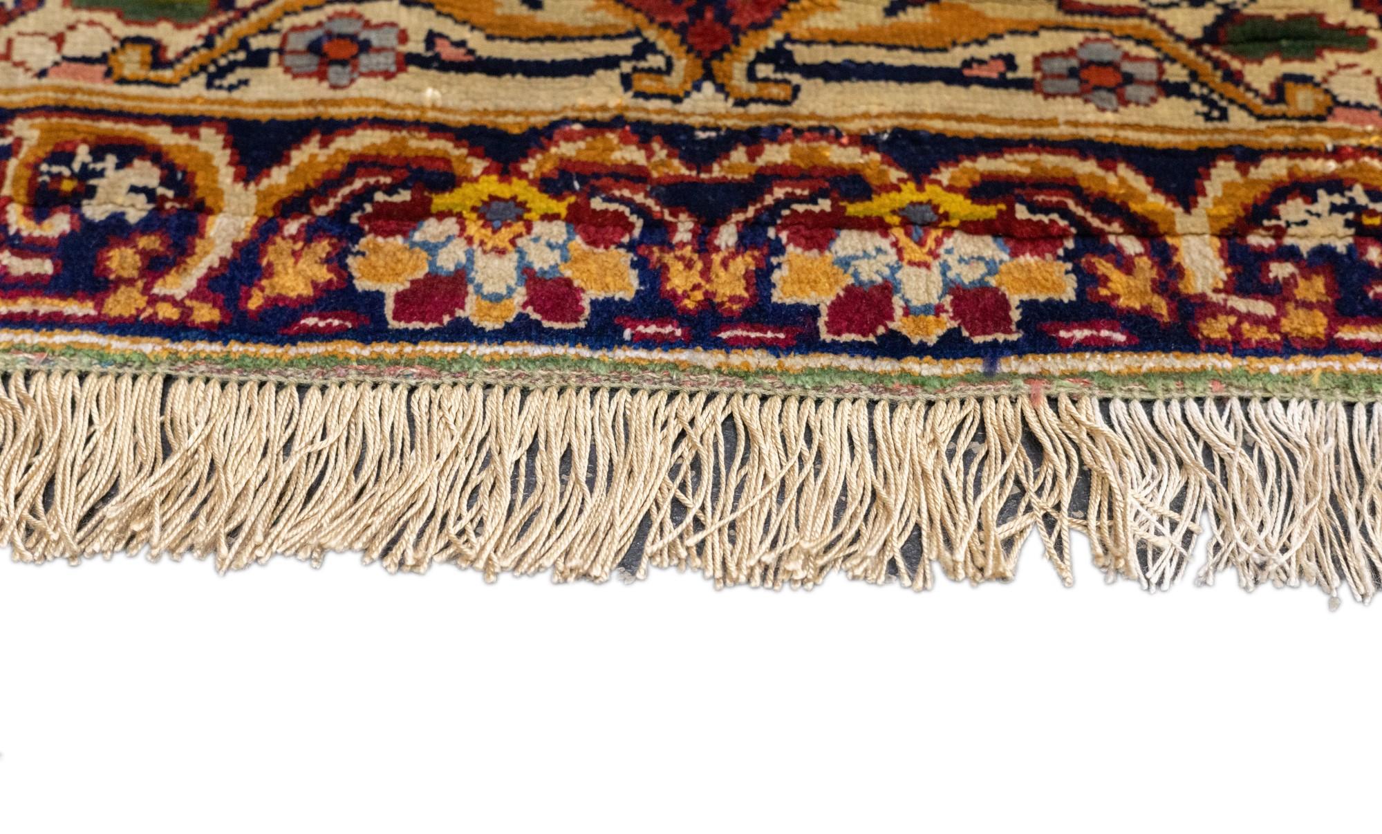 Antiker Kerman-Teppich 4'5'' x 6'3'' im Zustand „Gut“ im Angebot in New York, NY