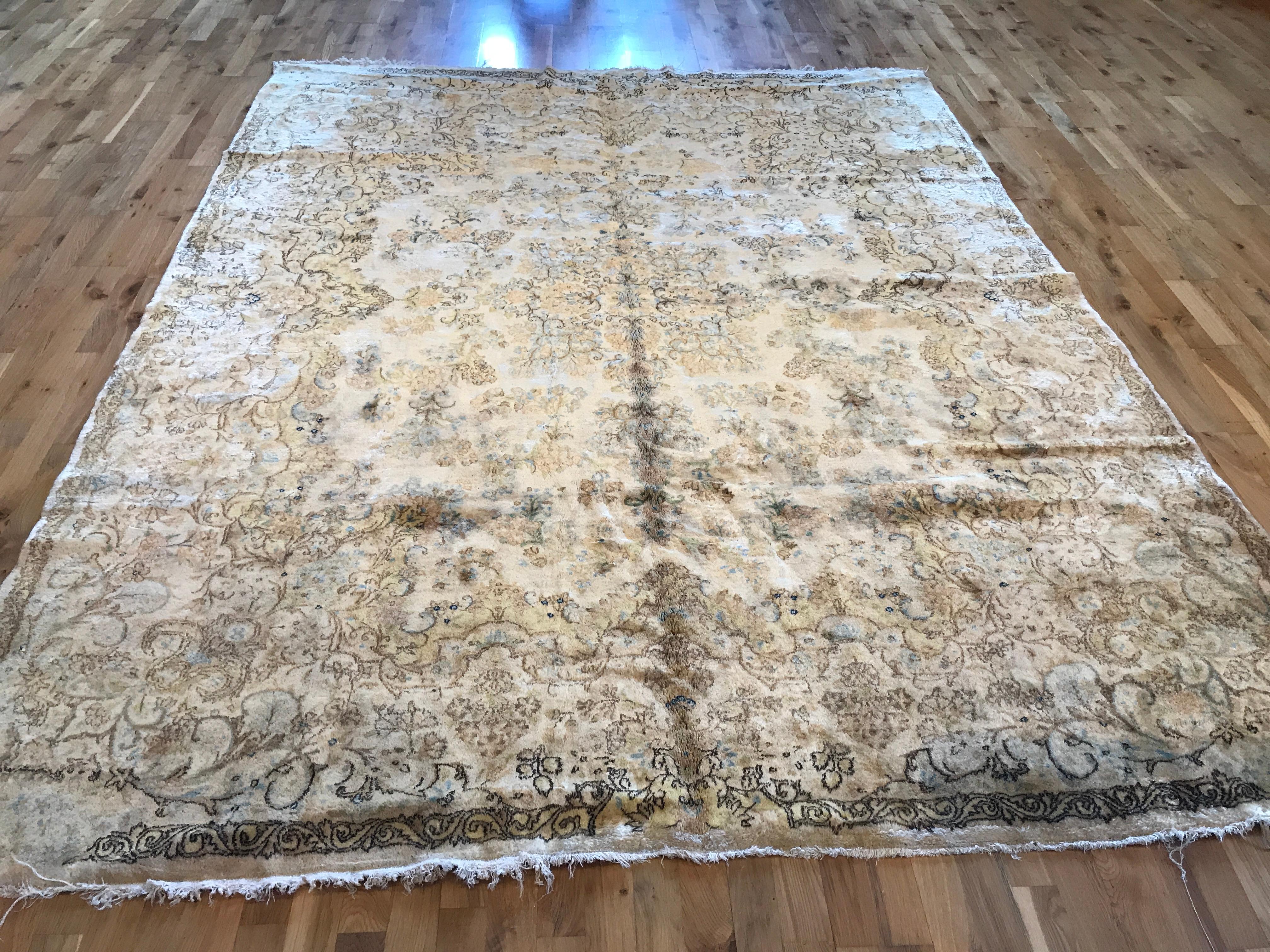 Antique Kerman rug. Measures: 7'6 x 9'8