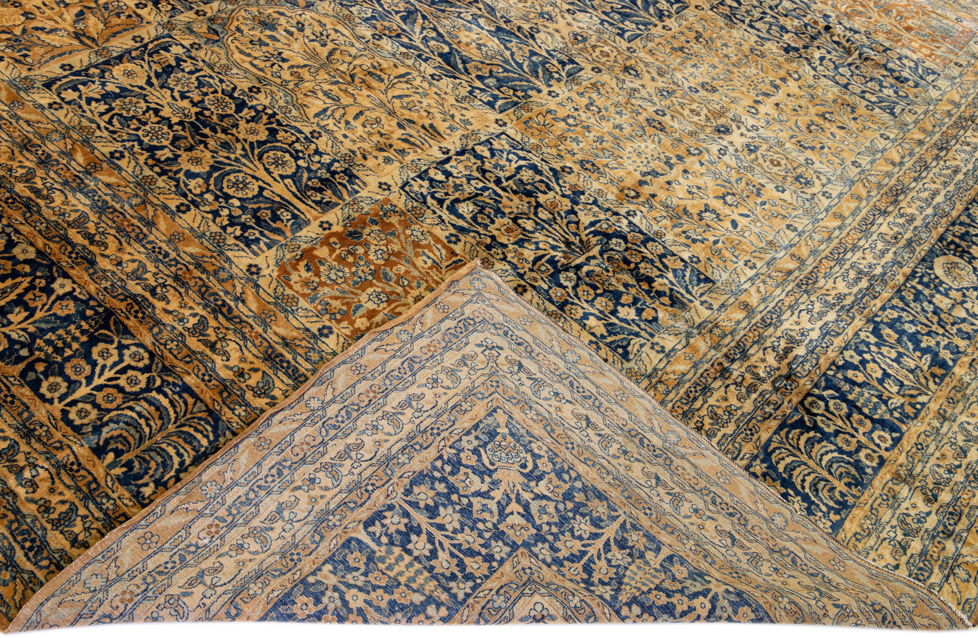 Magnifique tapis antique Kerman en laine nouée à la main avec un champ beige et rouge. Ce tapis persan présente des accents multicolores dans un magnifique motif de rosettes.

Ce tapis mesure : 12'10