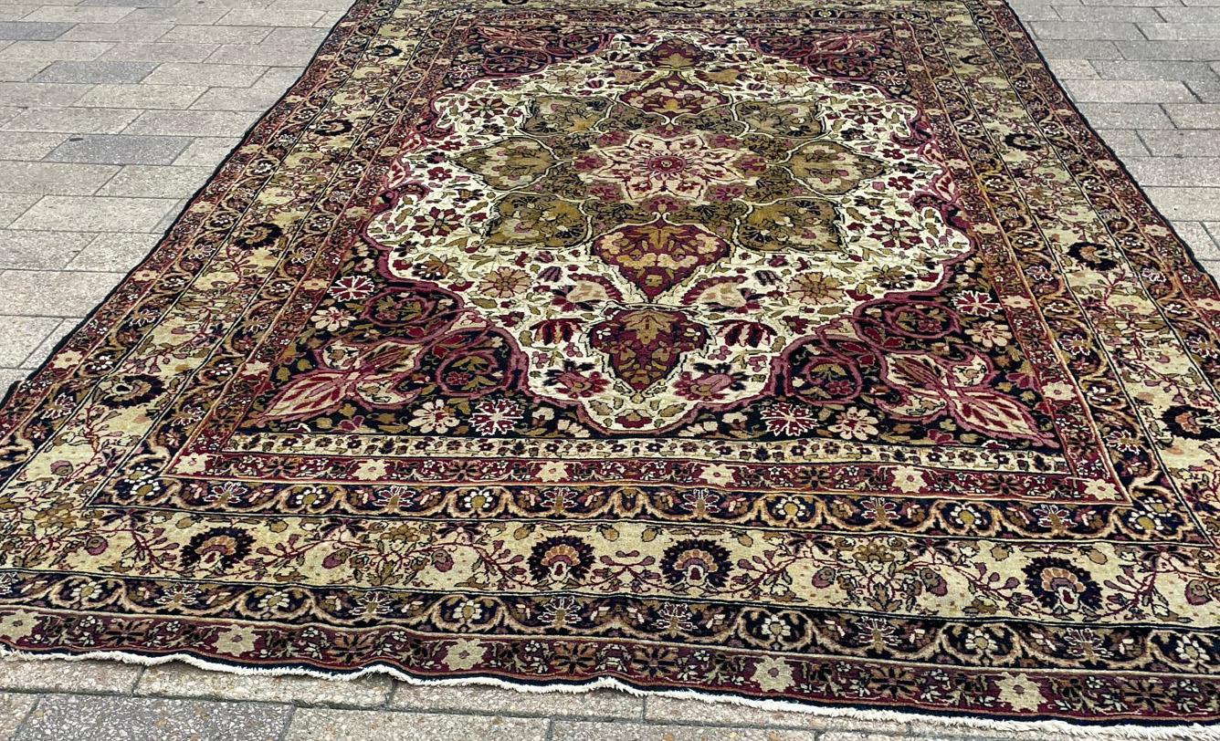 Antiker persischer Kermanshah/Laver-Teppich (Wolle) im Angebot