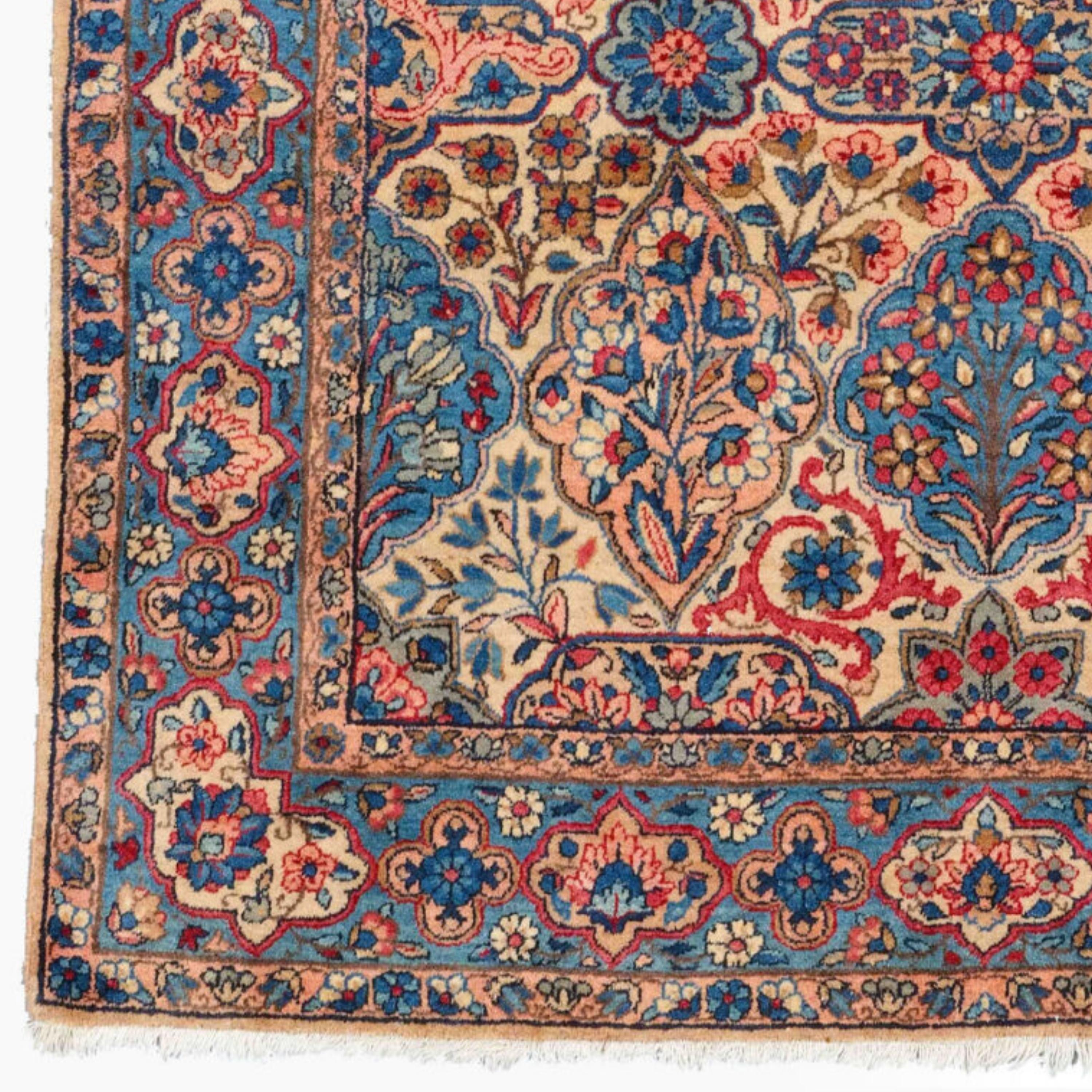 Antique Keshan Rug  Persian Rugs
Late 20th Century Keshan Rug in very good condition
Size 117 x 210 cm (46x82,6 In)

This antique Keşan carpet, which will add both warmth and elegance to your home, was hand-woven in the late 20th century. Its rich