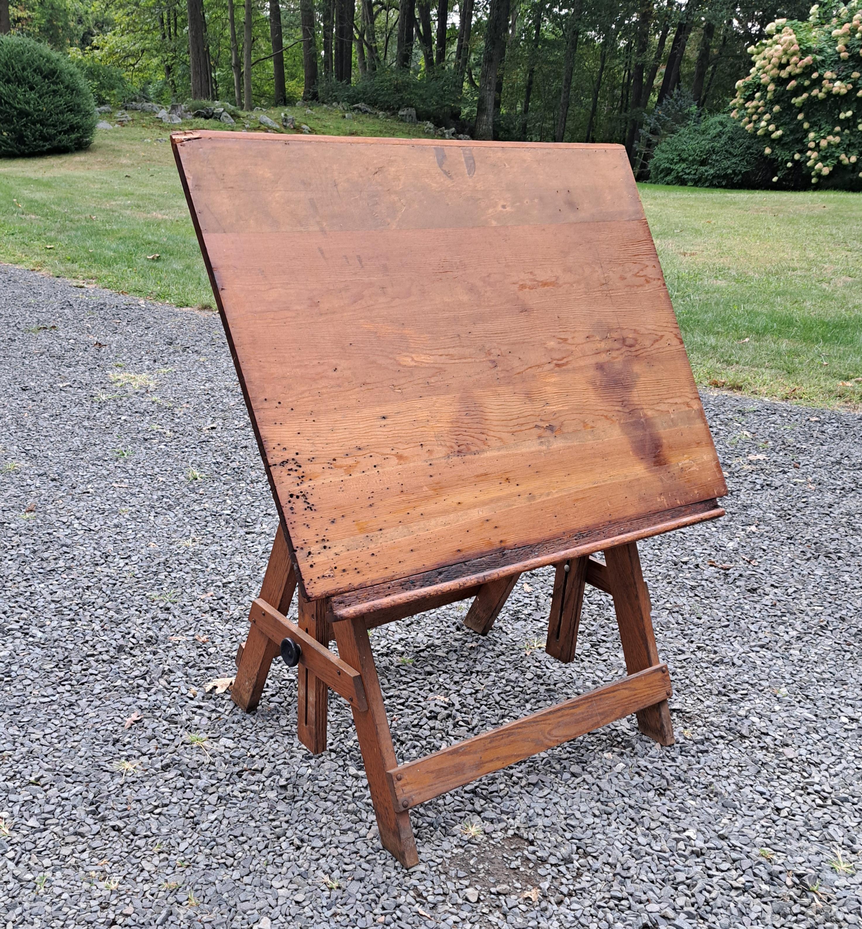 Antiker Keuffel & Esser Popular Drafting Table.  Die Platte ist 42
