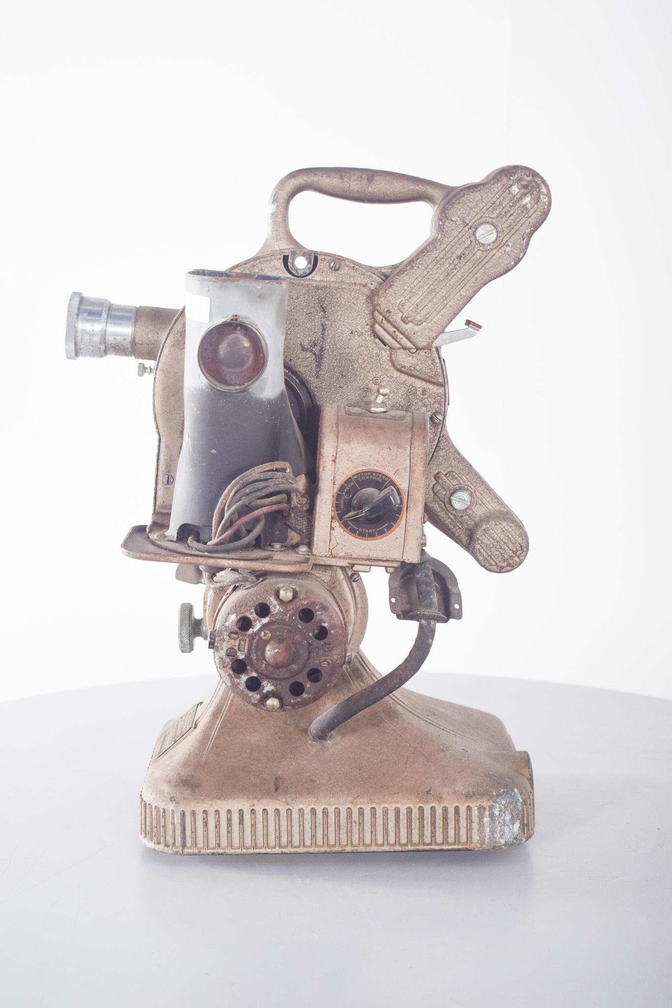 Mid-Century Modern Machine de projection ancienne clé de voûte modèle K-160 en vente