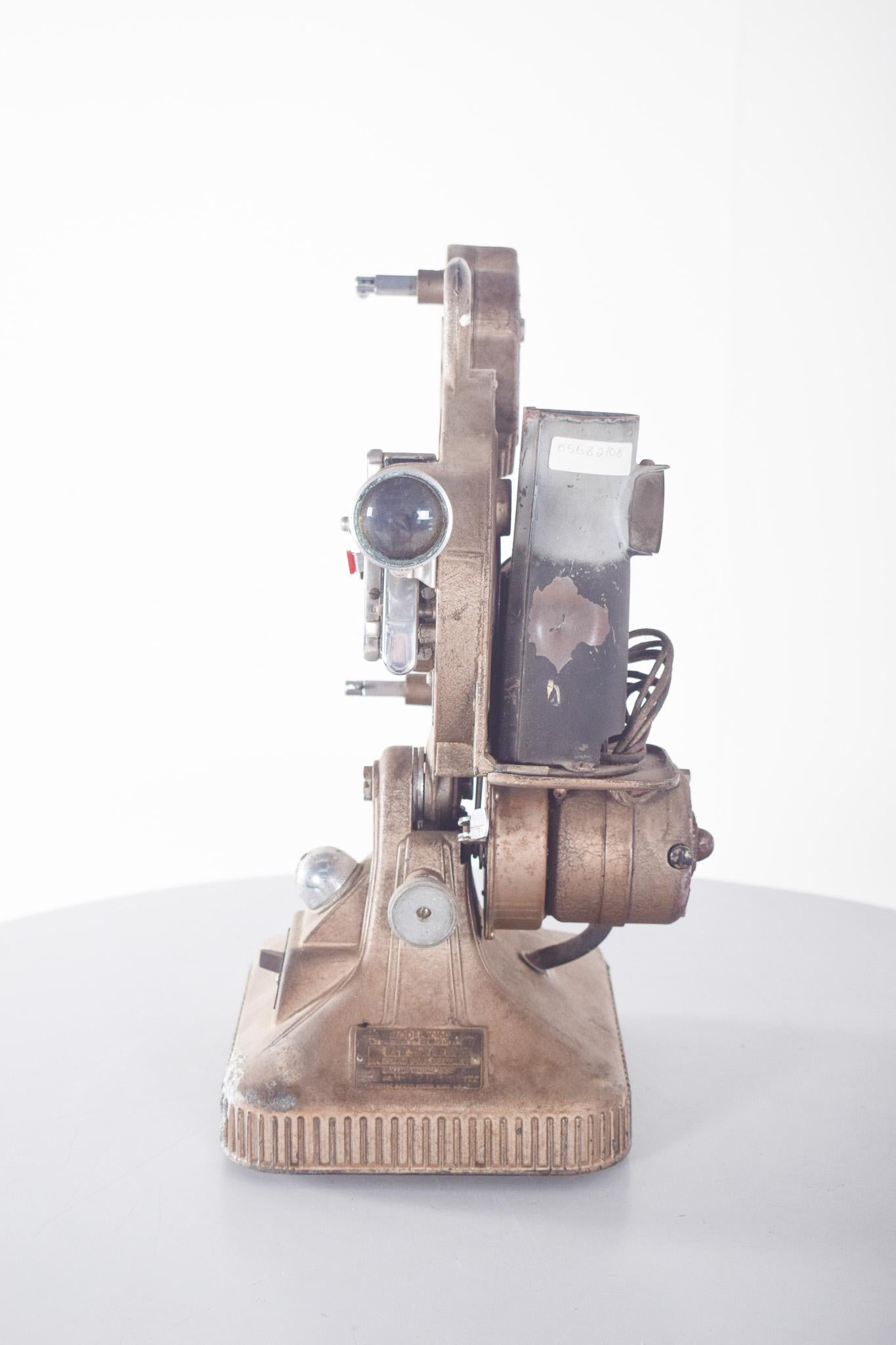 Machine de projection ancienne clé de voûte modèle K-160 État moyen - En vente à Lisboa, Lisboa