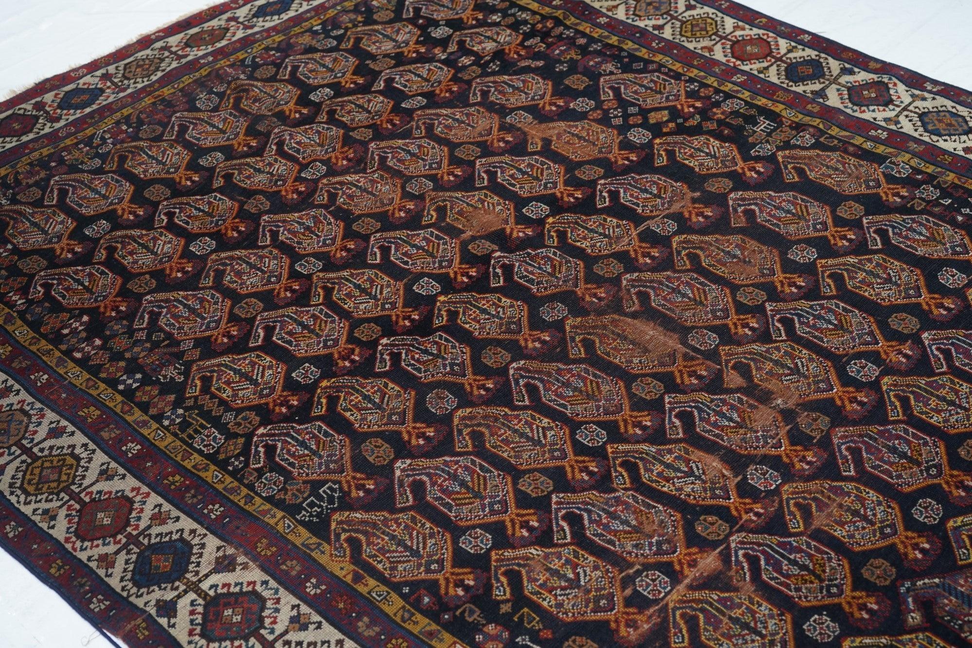 Antiker Khamseh-Teppich 5'9'' x 7'5'' im Zustand „Gut“ im Angebot in New York, NY