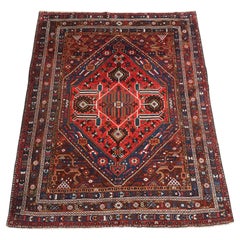 Antique  Tapis Khamseh avec un grand motif de médaillon.  Circa 1900.