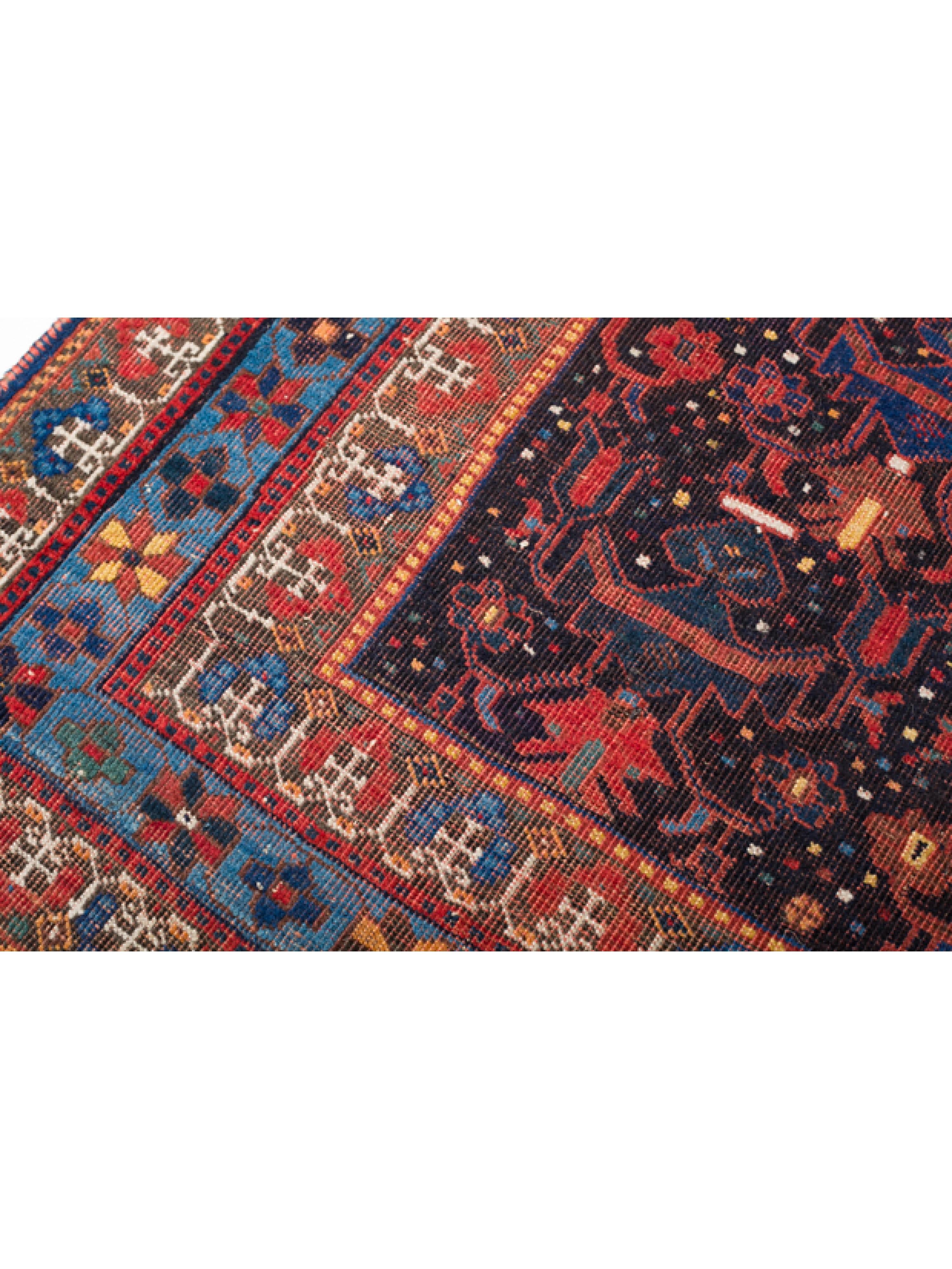 Teinture végétale Tapis ancien en laine Khamseh avec oiseaux et motifs géométriques Tapis tribal naturel en vente