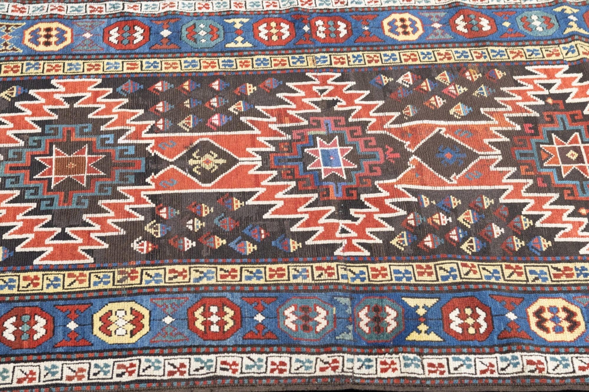Antiker Kharabagh-Teppich 3'6'' x 6'10'' (Handgeknüpft) im Angebot