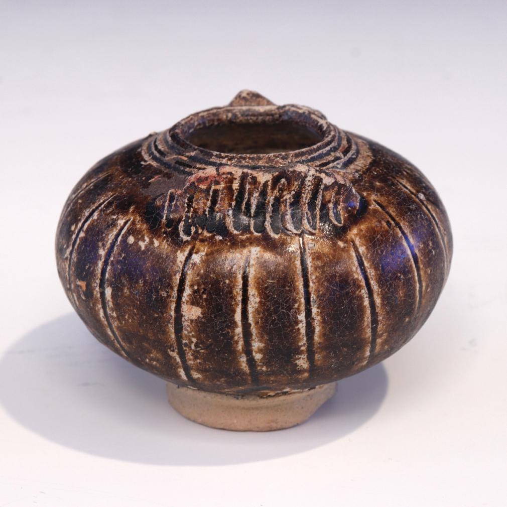 Ancien pot à chaux khmer en céramique en forme d'oiseau en vente 2