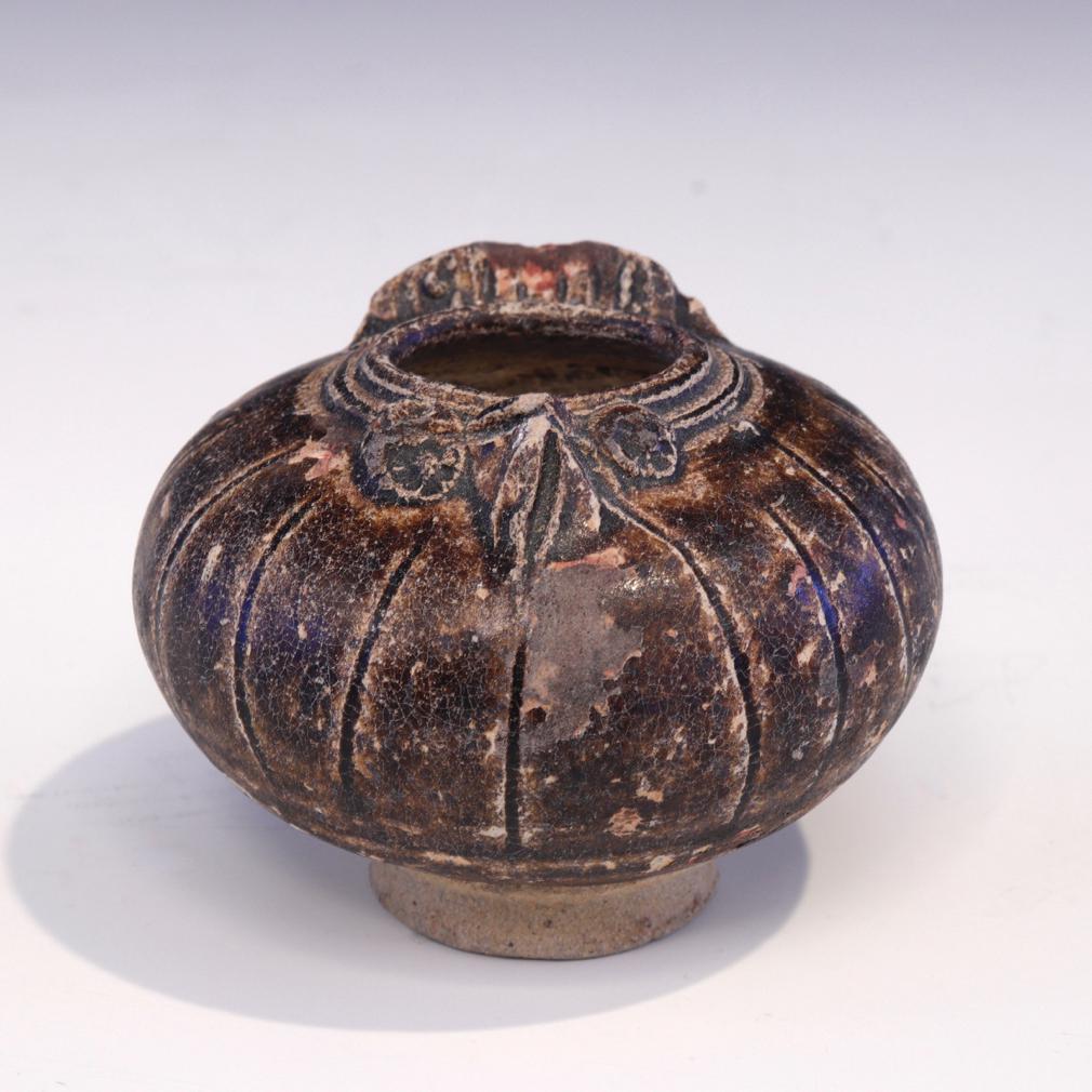 Céramique Ancien pot à chaux khmer en céramique en forme d'oiseau en vente