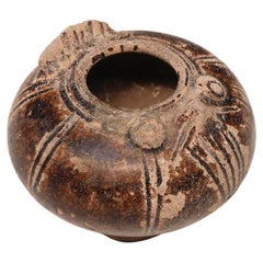 Ancien pot à chaux khmer en forme d'oiseau