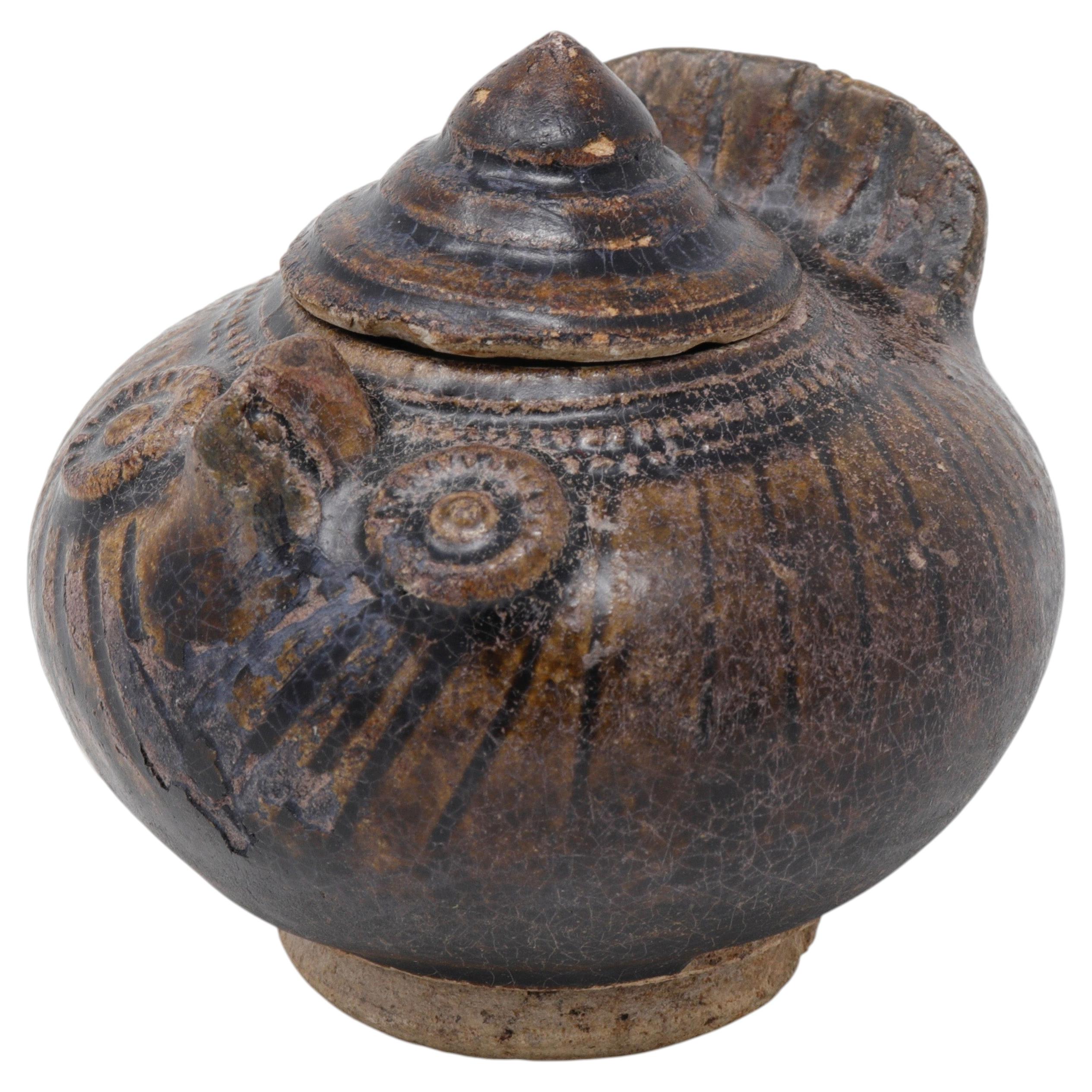 Antico vaso in ceramica khmer a forma di uccello in vendita