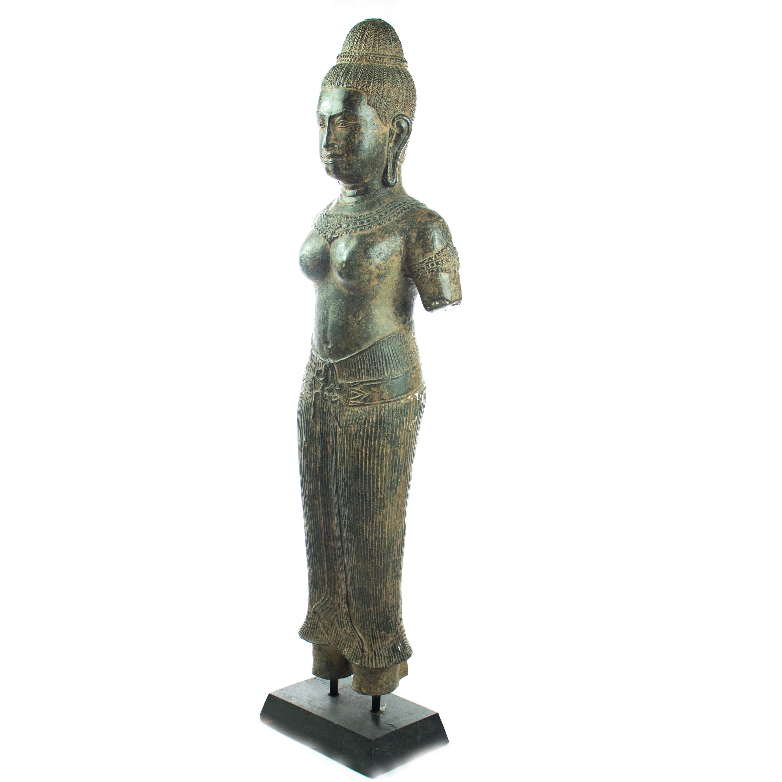 Antique Khmer Style Bronze Stand Figure Carved Vishnu Asian Art Lakshmi Statue In Excellent Condition For Sale In Milano, IT