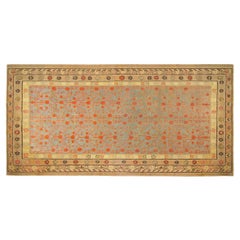 Antico tappeto orientale decorativo Khotan in formato galleria, circa 1890, blu tenue