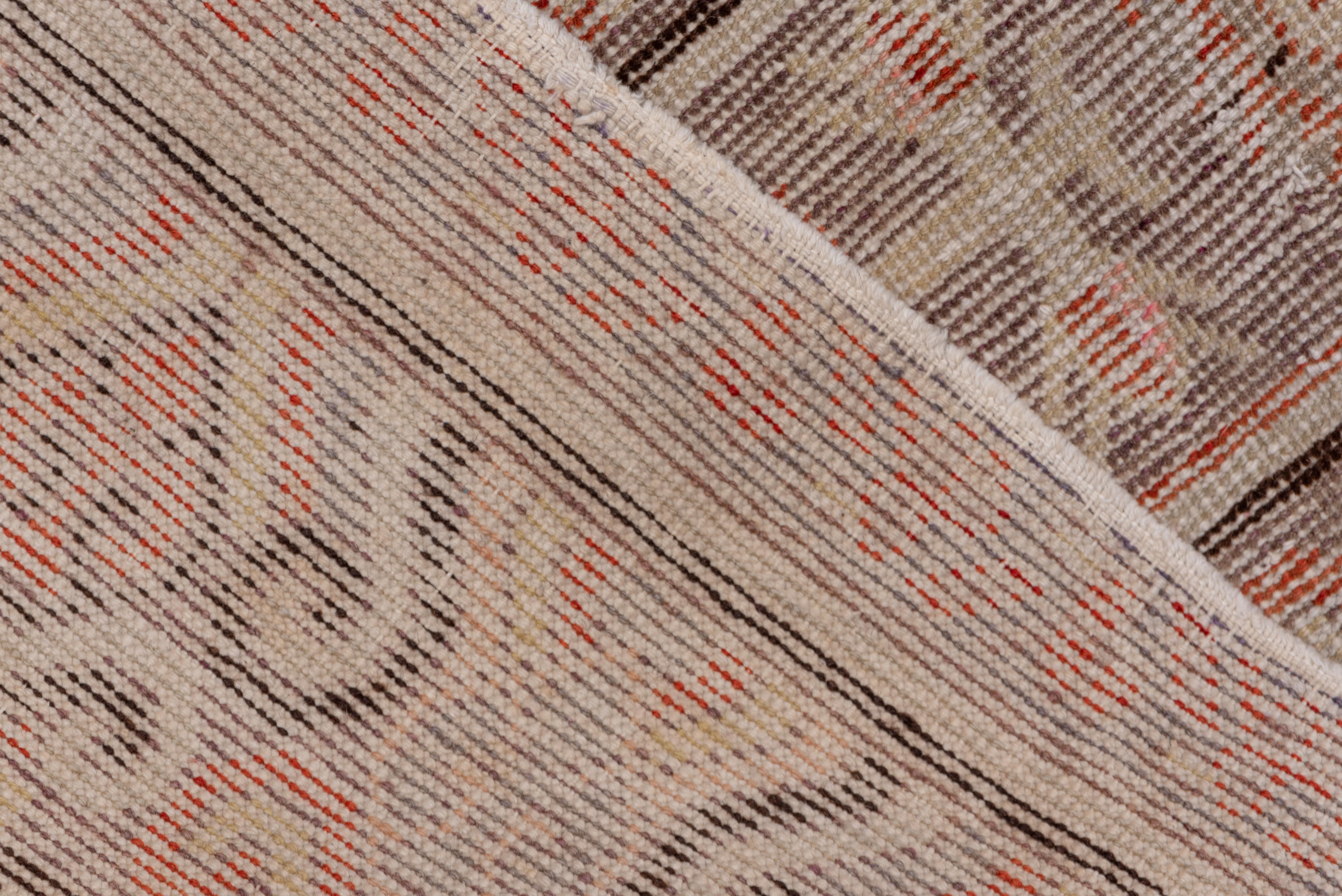 Tappeto antico Khotan Gallery, Soft Palette, 1910 circa In condizioni buone in vendita a New York, NY