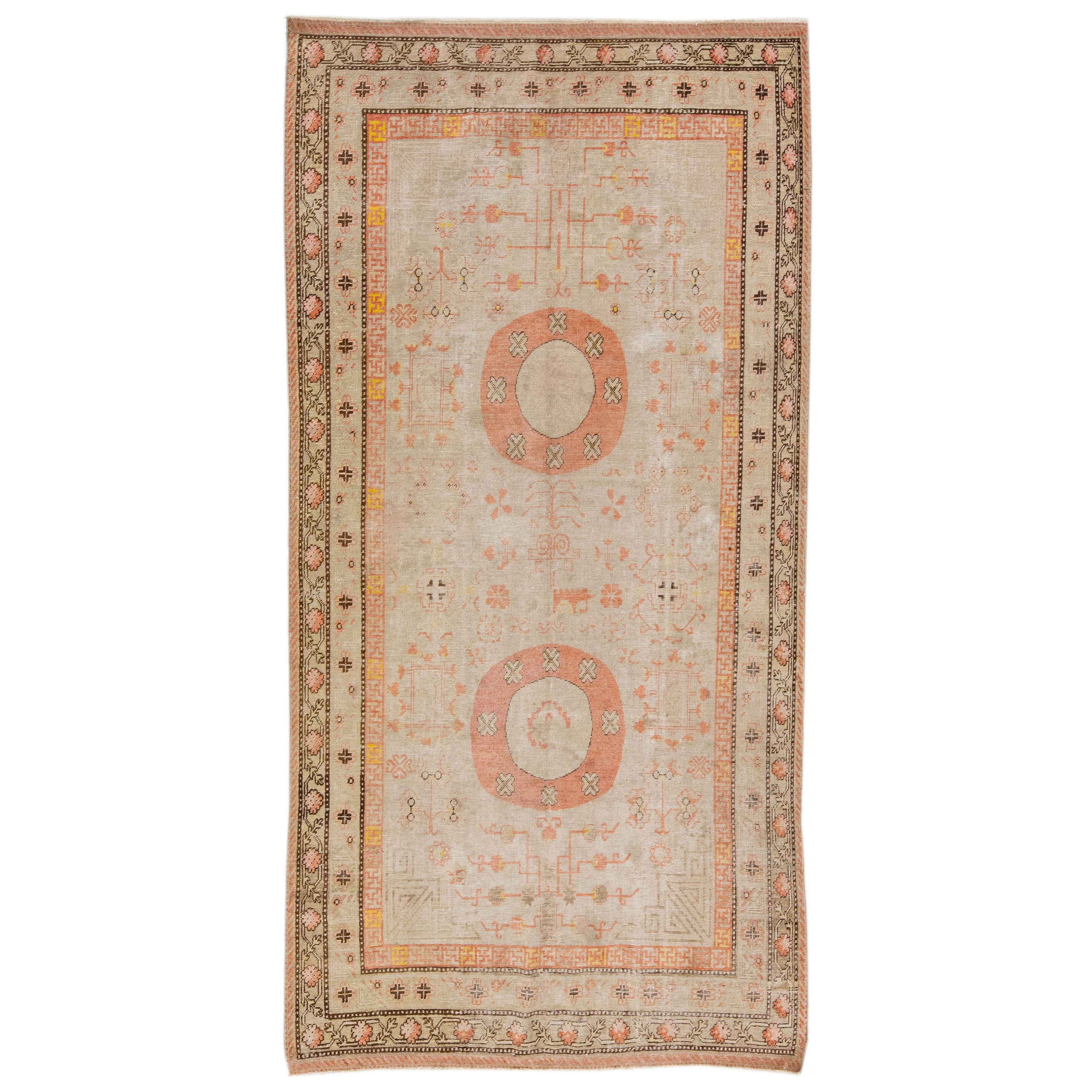 Tappeto antico Khotan fatto a mano in lana persiana color pesca con disegno a trifoglio