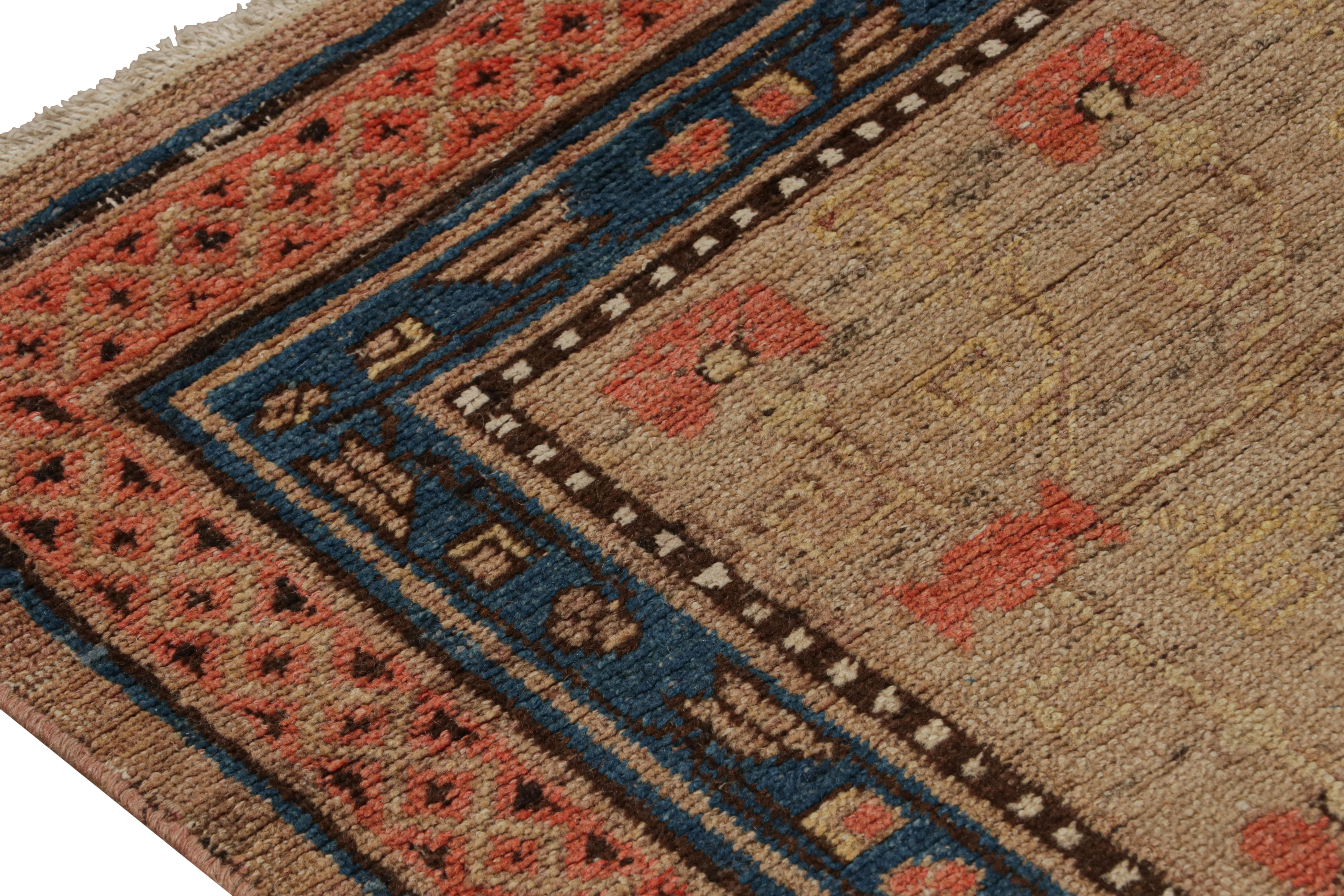 Antiker antiker Khotan-Läufer aus Wolle in Rosa und Blau mit geometrischem Muster von Teppich & Kelim (Ostturkestanisch) im Angebot