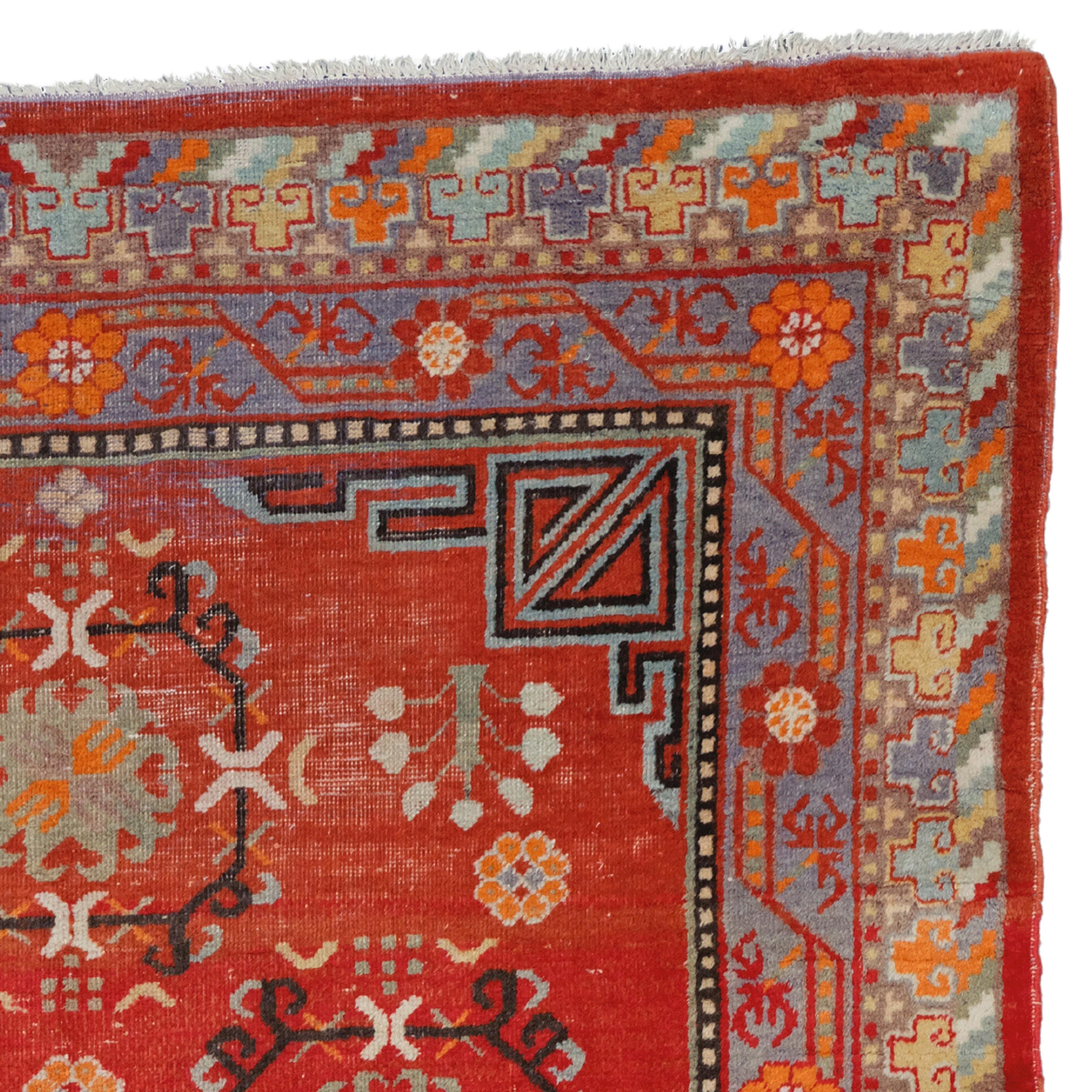 Antique Khotan Rug - 19th Century Khotan Rug, Vintage Rug In Good Condition For Sale In Sultanahmet, 34