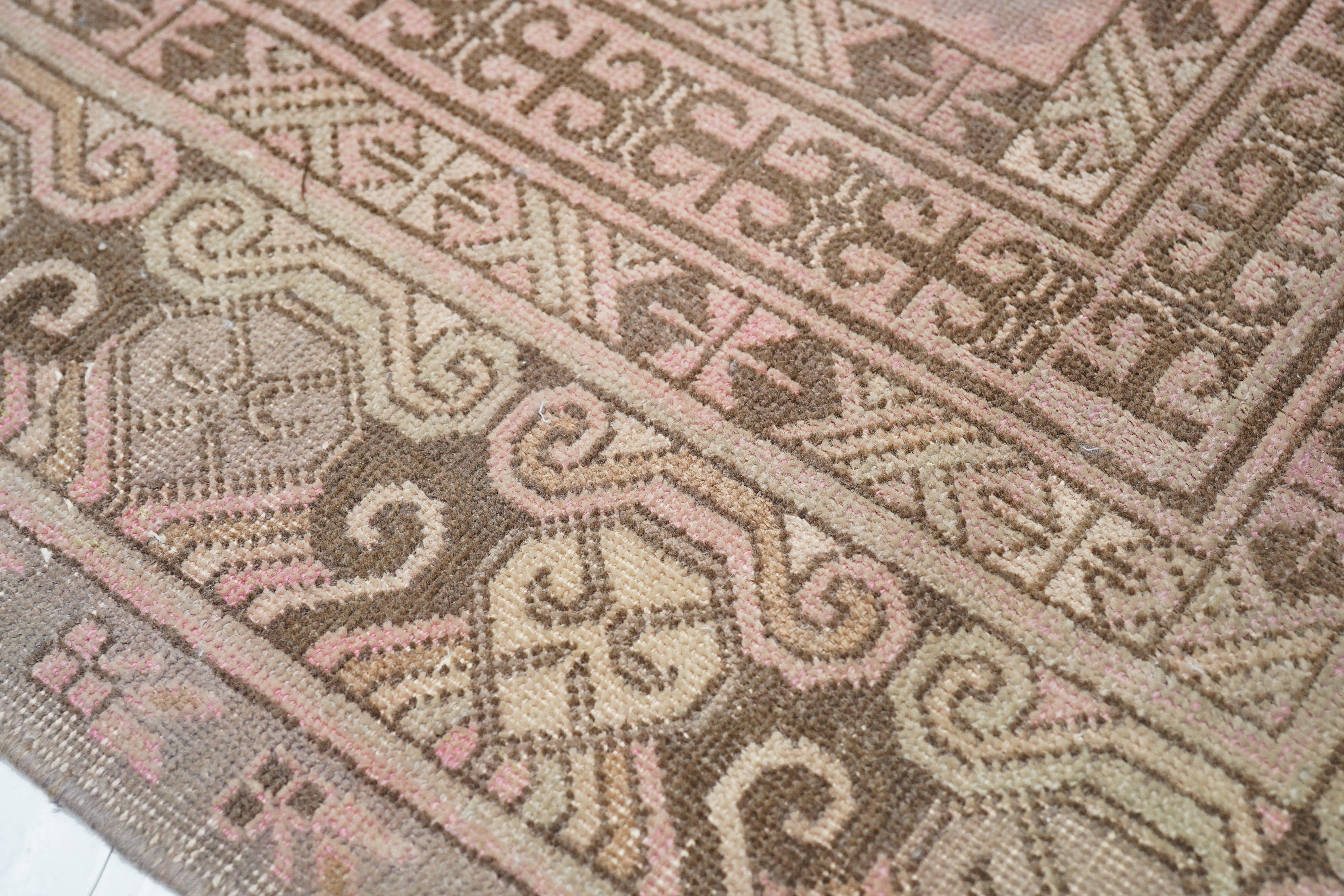 Tapis Khotan ancien 9'5'' x 16'1'' Bon état - En vente à New York, NY