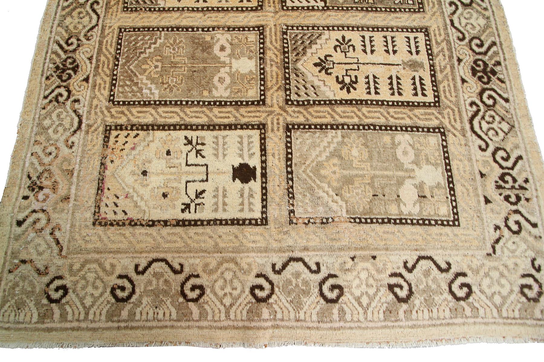 Tapis Khotan antique Samarkand géométrique beige Turkestan 1890 Bon état - En vente à New York, NY