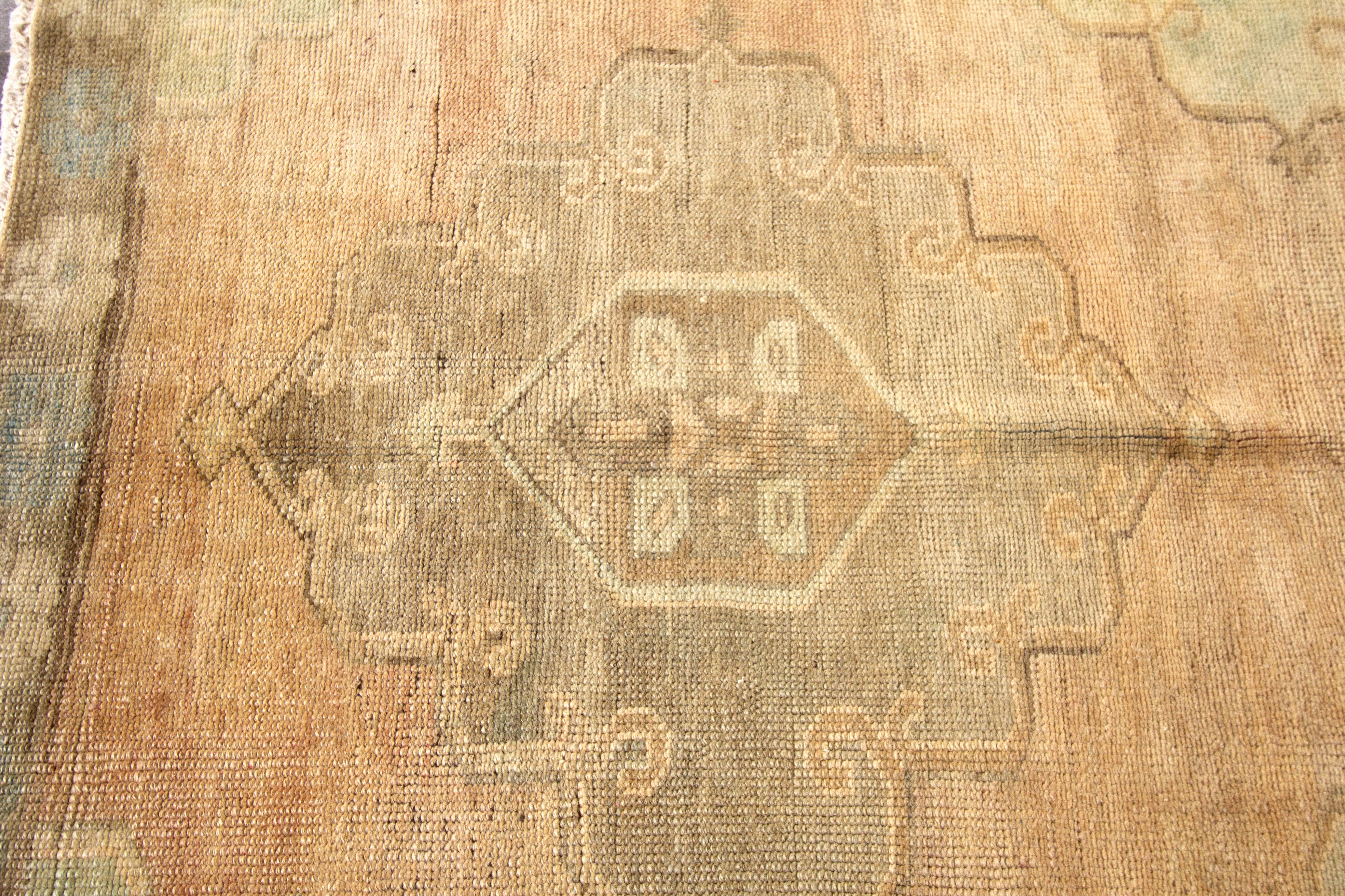 Tapis Khotan antique fait main en laine couleur pêche en vente 2