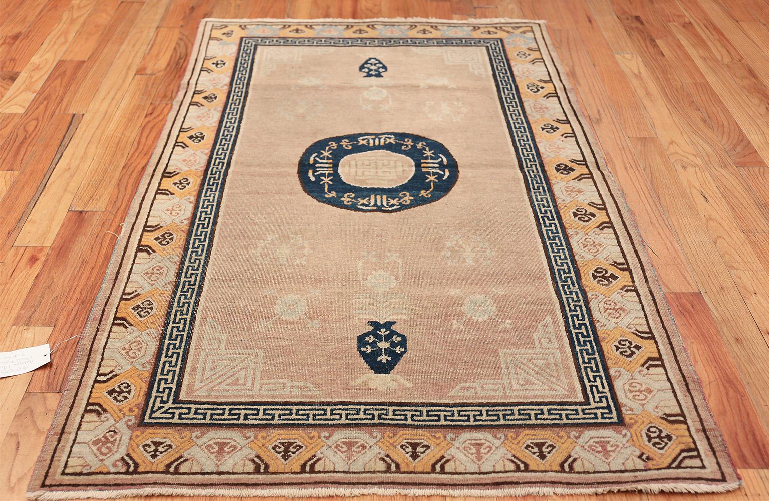 Antique Khotan rug, country of origin: East Turkestan, circa 1900. Showcasing delicate shades of sepia and cream, this Khotan carpet stands out for its skillful use of beautifully detailed borders. The work features interlocking Greek key designs in