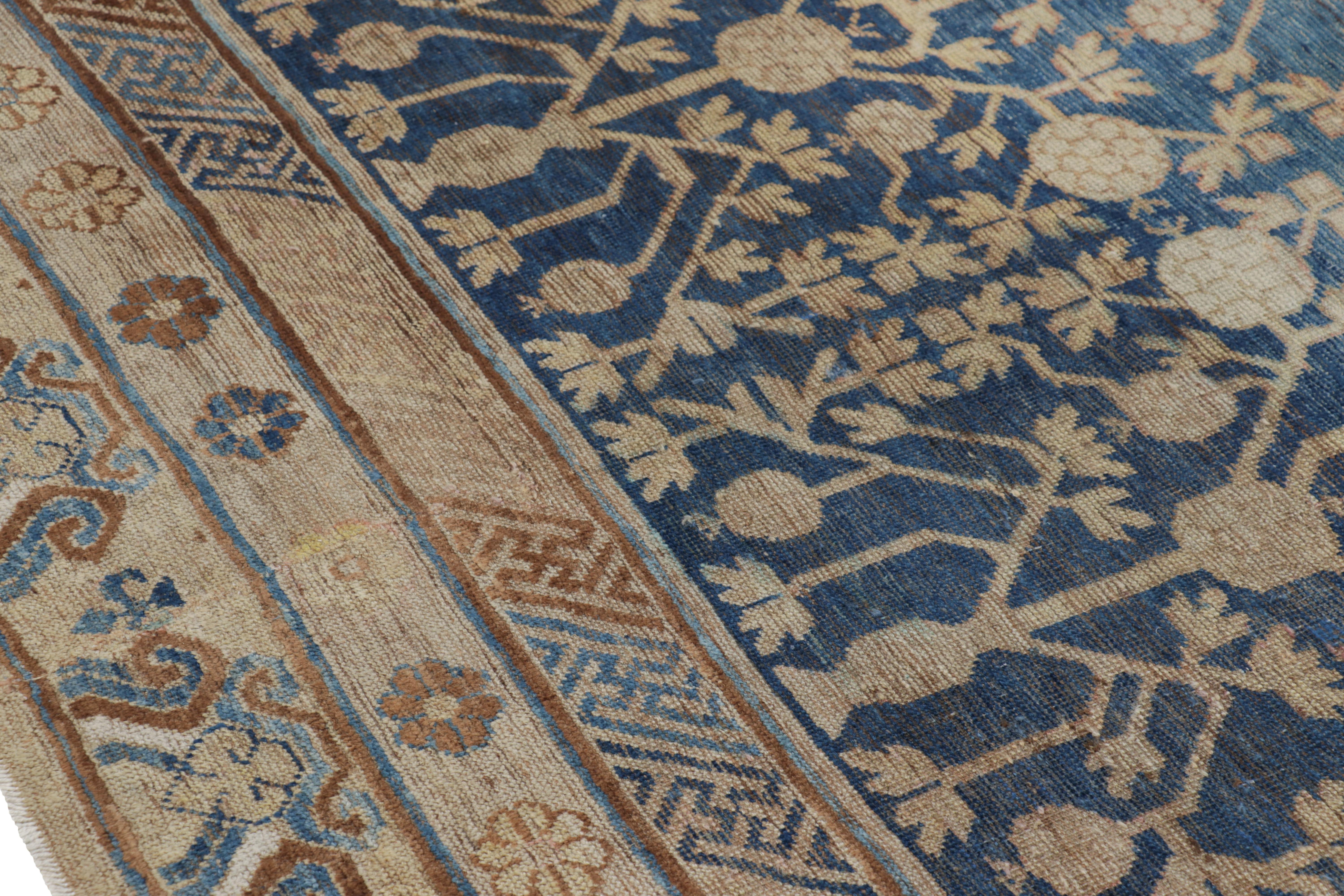 Antiker Khotan-Teppich in Marineblau mit Granatapfelmuster (Ostturkestanisch) im Angebot