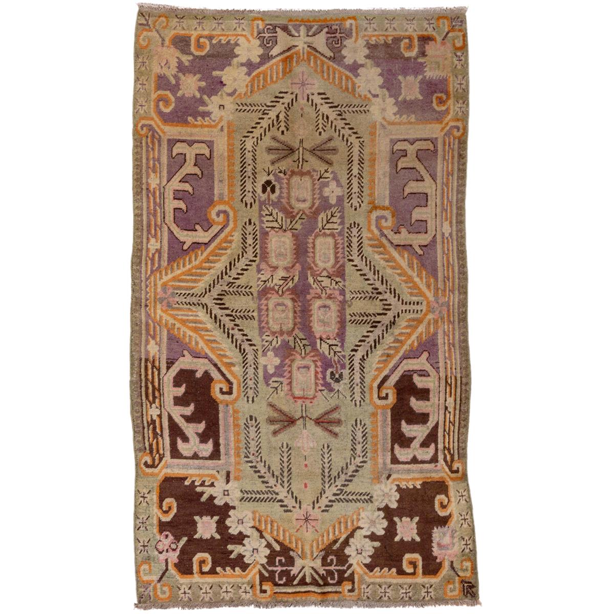 Antiker Khotan-Teppich:: lila und braunes Außenfeld:: grüne Bordüren:: ca. 1920er Jahre