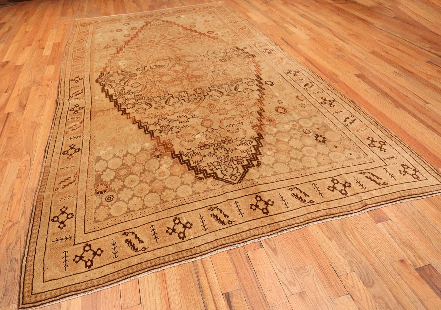 Antiker Khotan-Teppich. Größe: 2::13 m x 3::84 m (7 ft x 12 ft 7 in) (20. Jahrhundert) im Angebot
