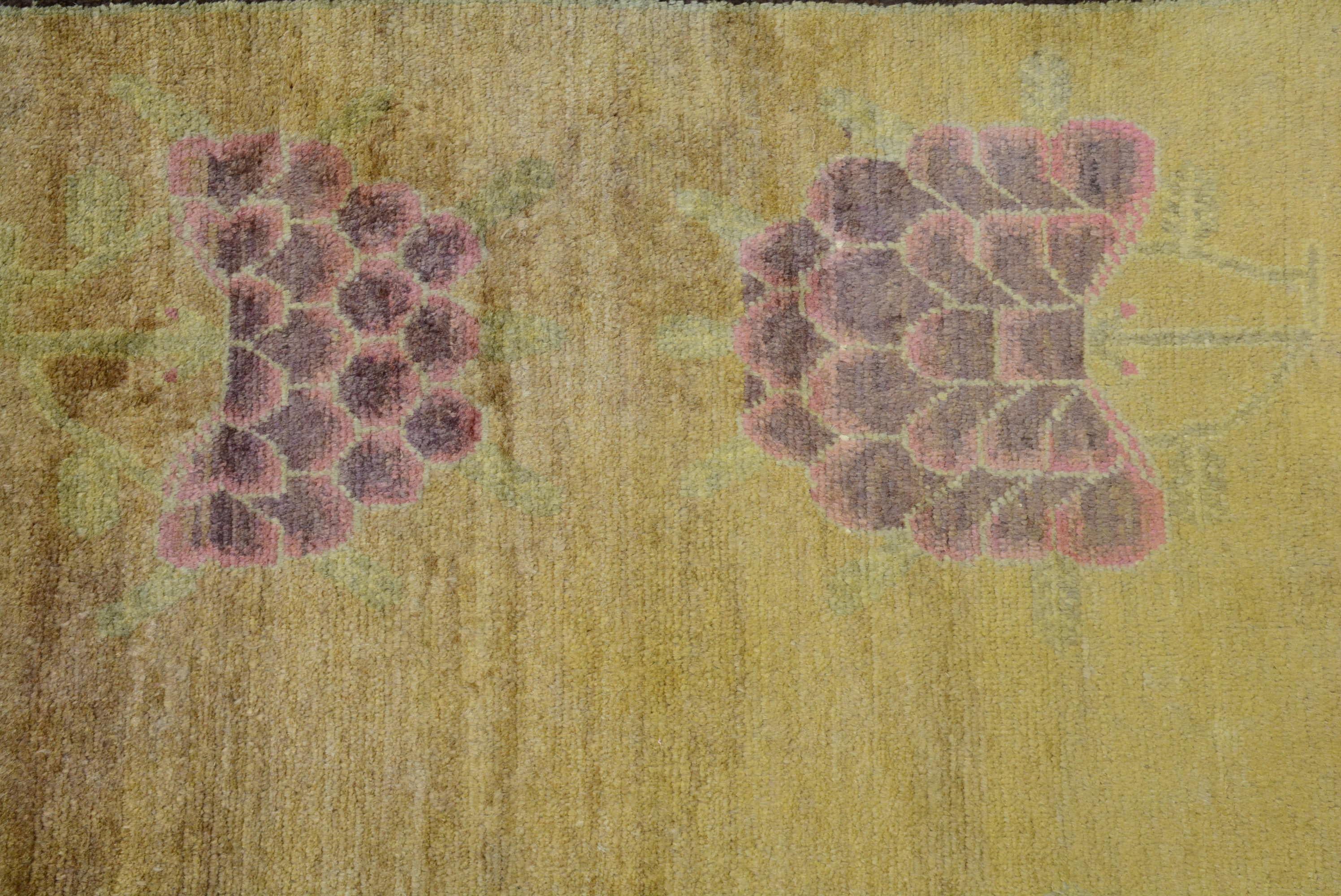 Antiker Khotan-Teppich mit Lotusblumenmuster (Pflanzlich gefärbt) im Angebot