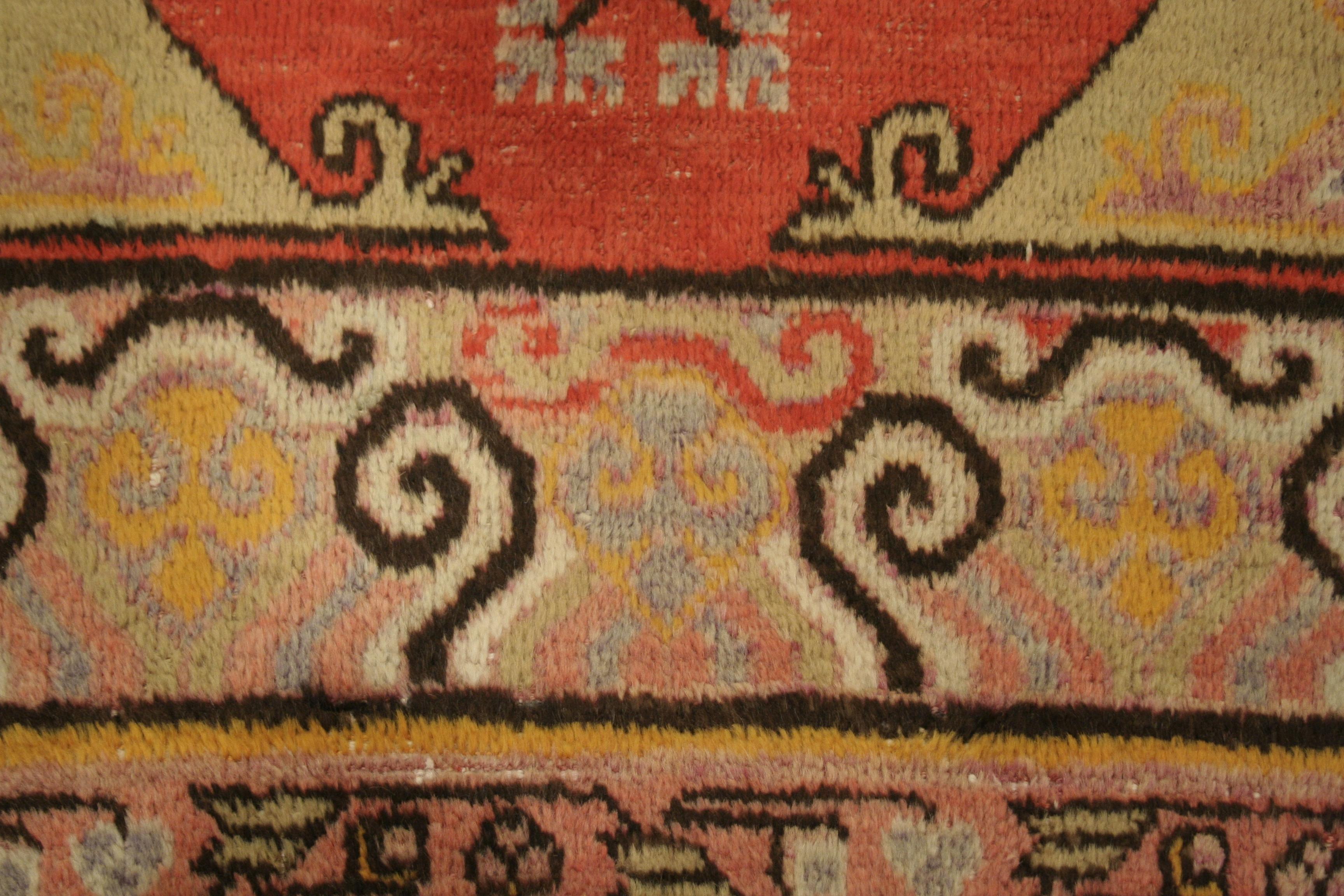 Antique Khotan Rug with Moon Shaped Roundels In Good Condition For Sale In Milan, IT