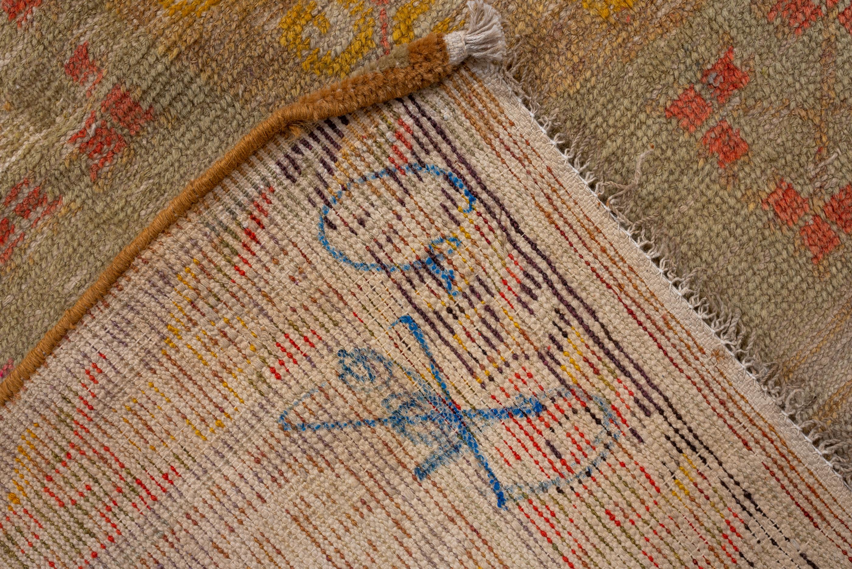 Laine Tapis Khotan ancien, avec champ en paille beige et médaillons de lune en vente