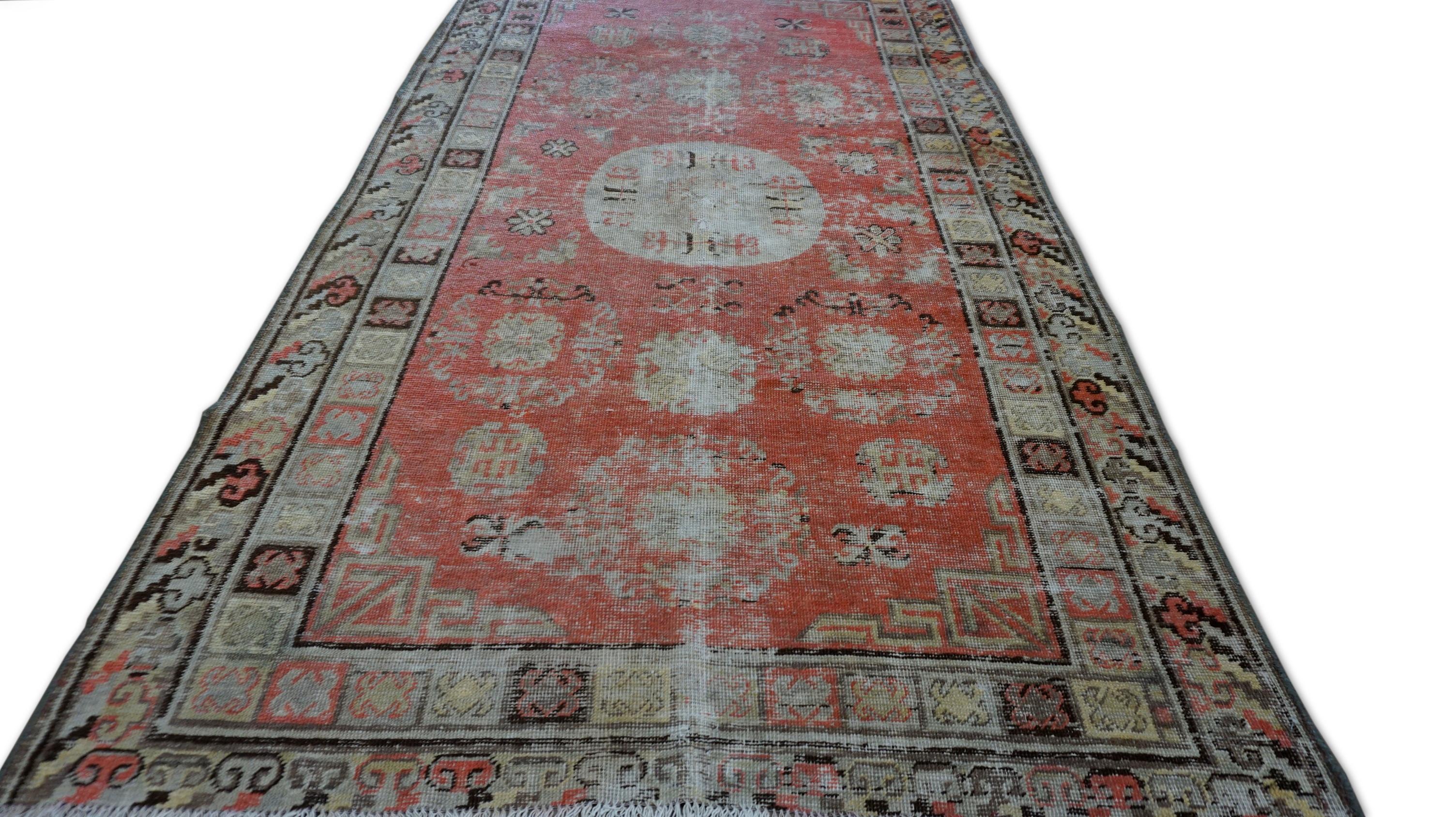 Chinois Tapis Khotan ancien en laine 4'6''x8' en vente