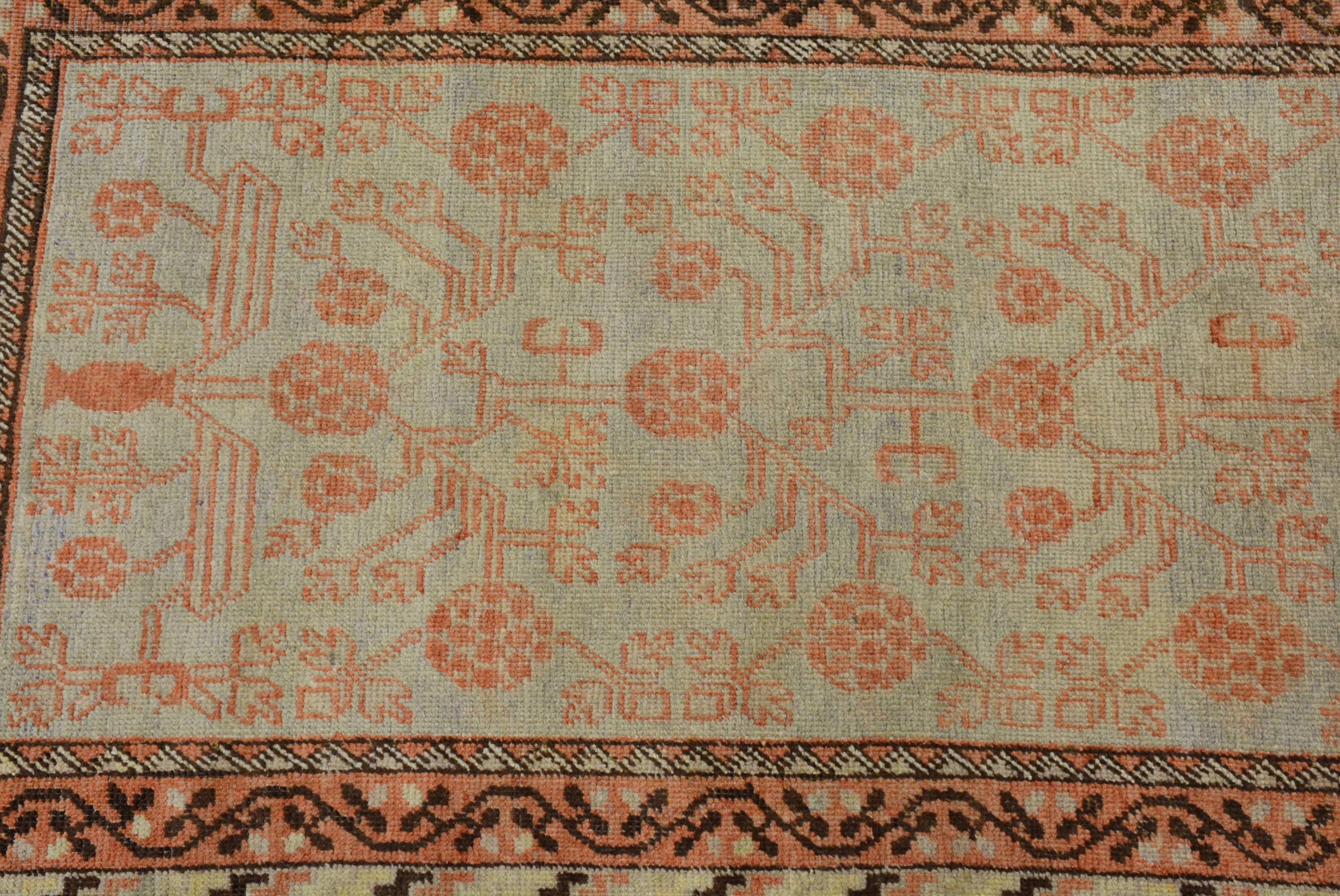 Antiker Khotan-Läufer im Zustand „Gut“ im Angebot in Closter, NJ