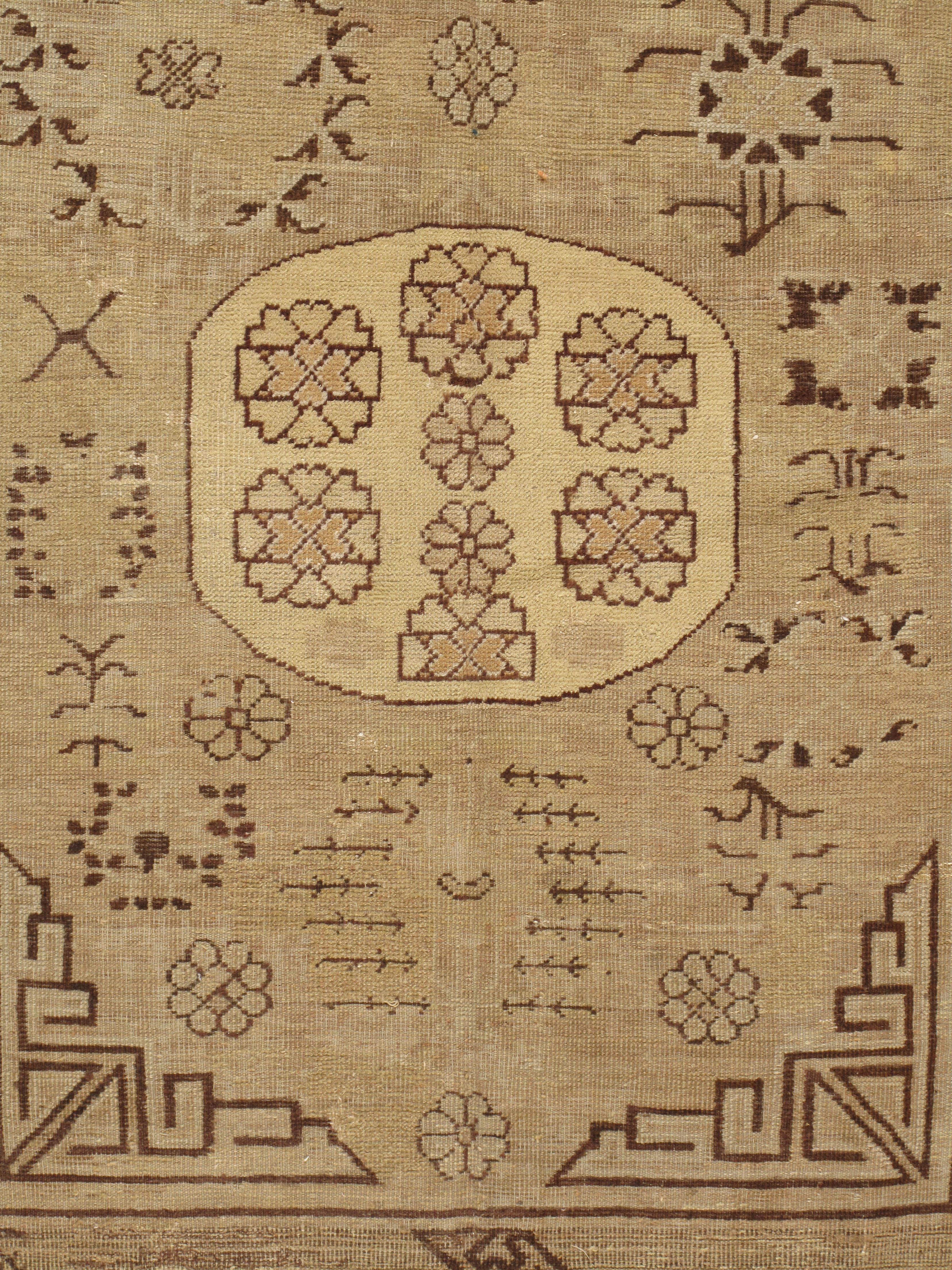 Tissé à la main Antiquities Khotan Samarkand Gallery 6'3 x 12'4 en vente